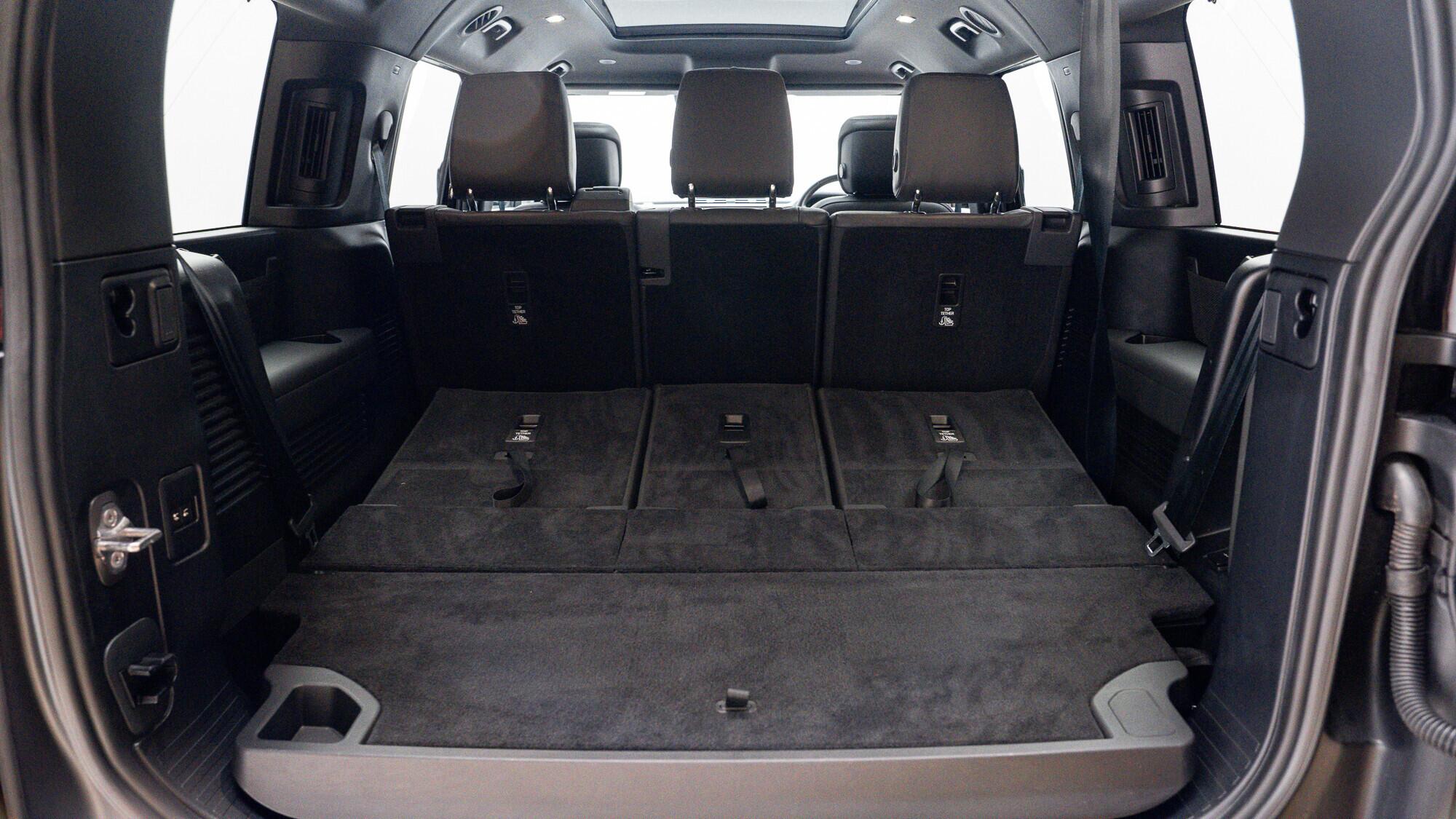Land Rover Defender view 51