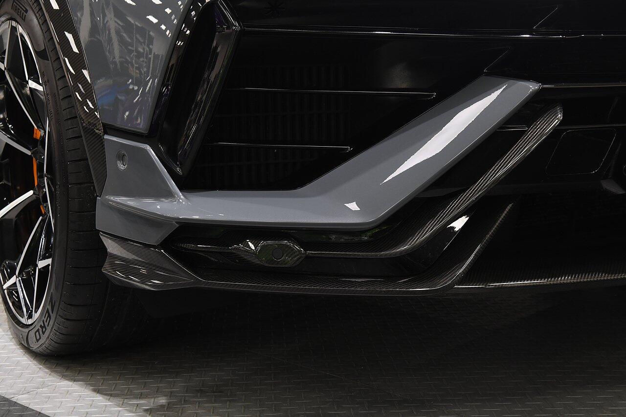 Lamborghini Urus view 39
