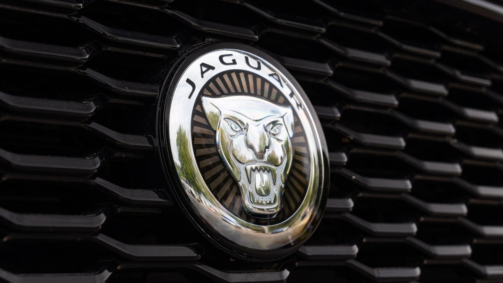 Jaguar Xe view 94