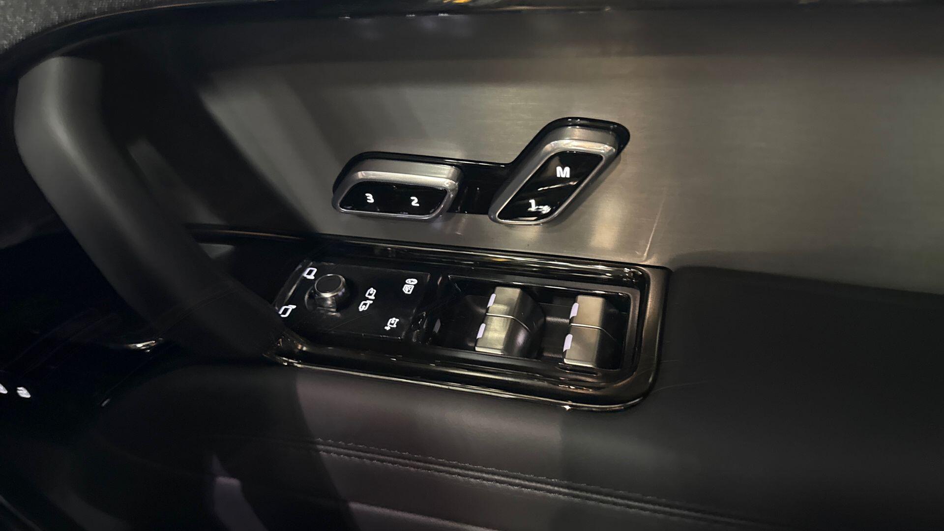 Land Rover Range Rover Sport view 22