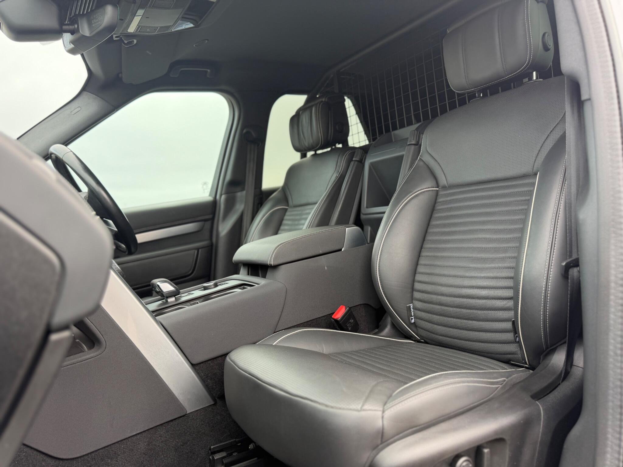 Land Rover Discovery 3 view 19