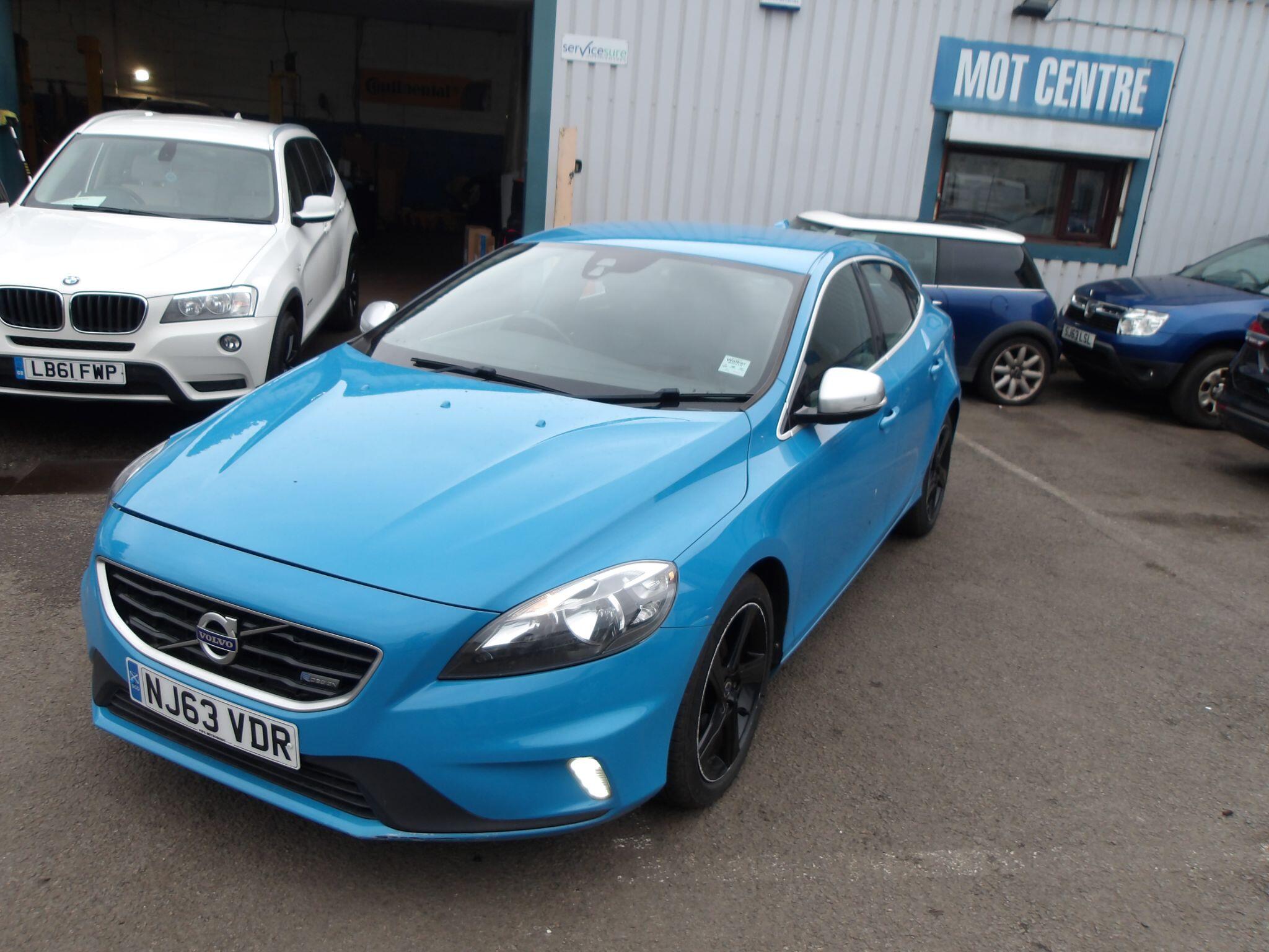 Volvo V40 view 3