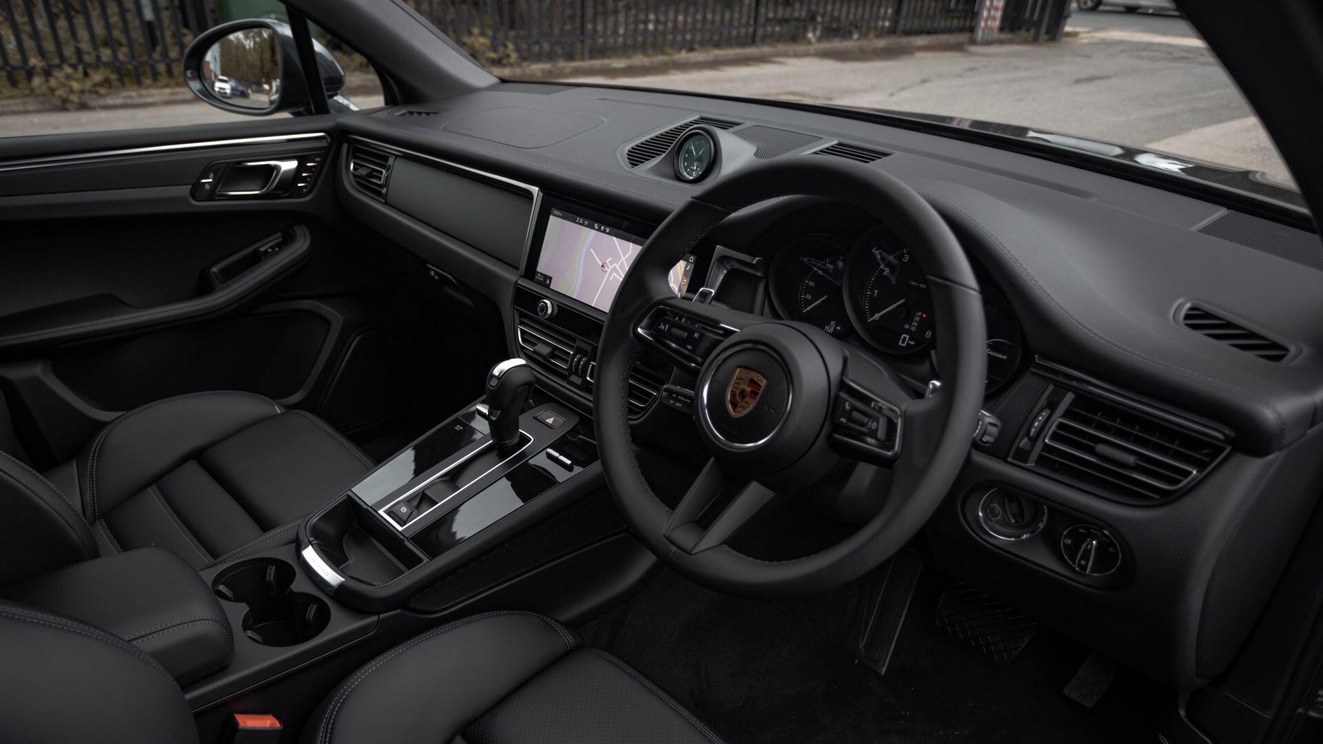 Porsche Macan view 12