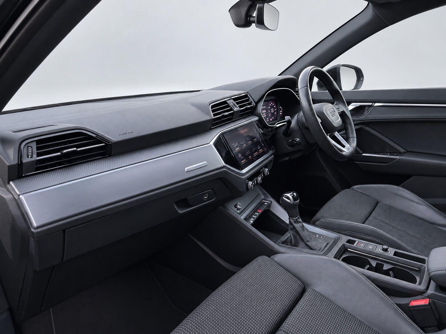 Audi Q3 view 38