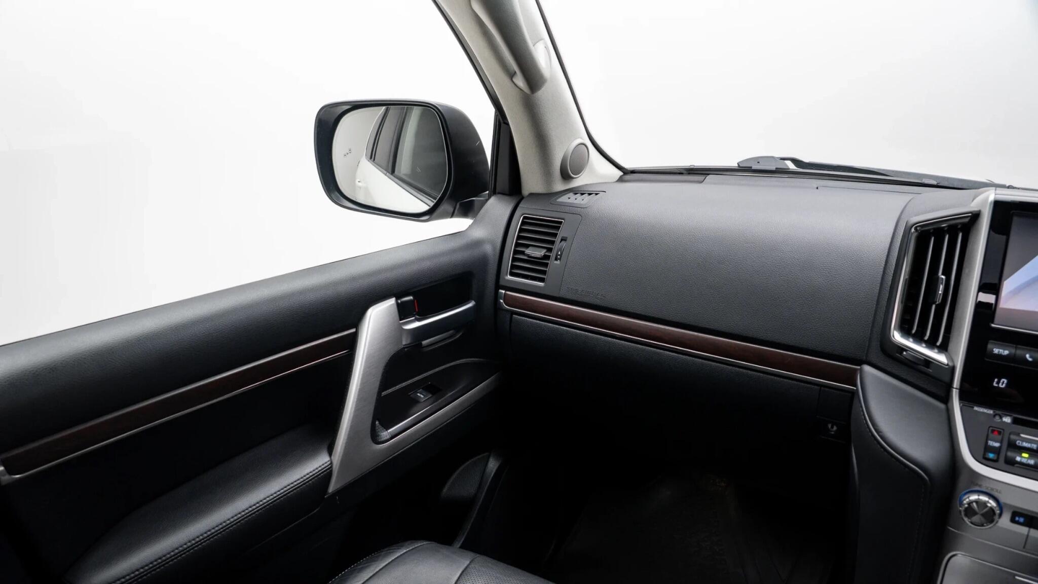 Toyota Land Cruiser view 45