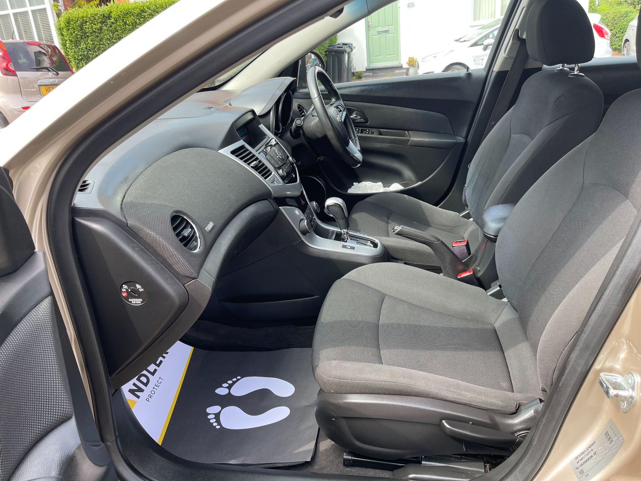 Chevrolet Cruze view 32