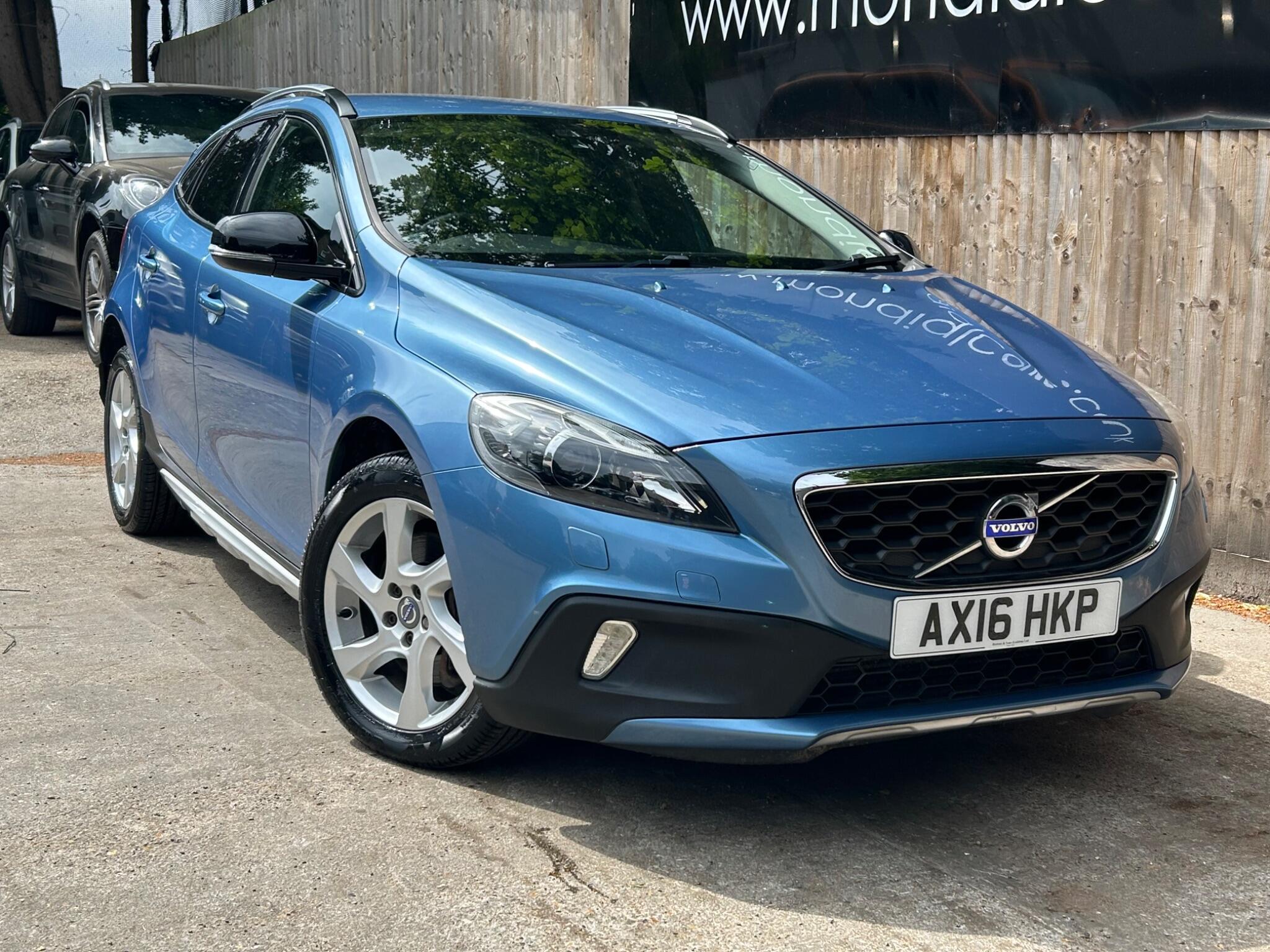 Volvo V40 Cross Country view 8