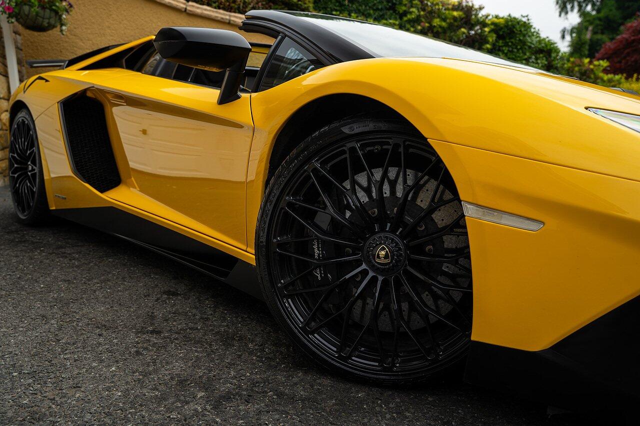 Lamborghini Aventador view 33