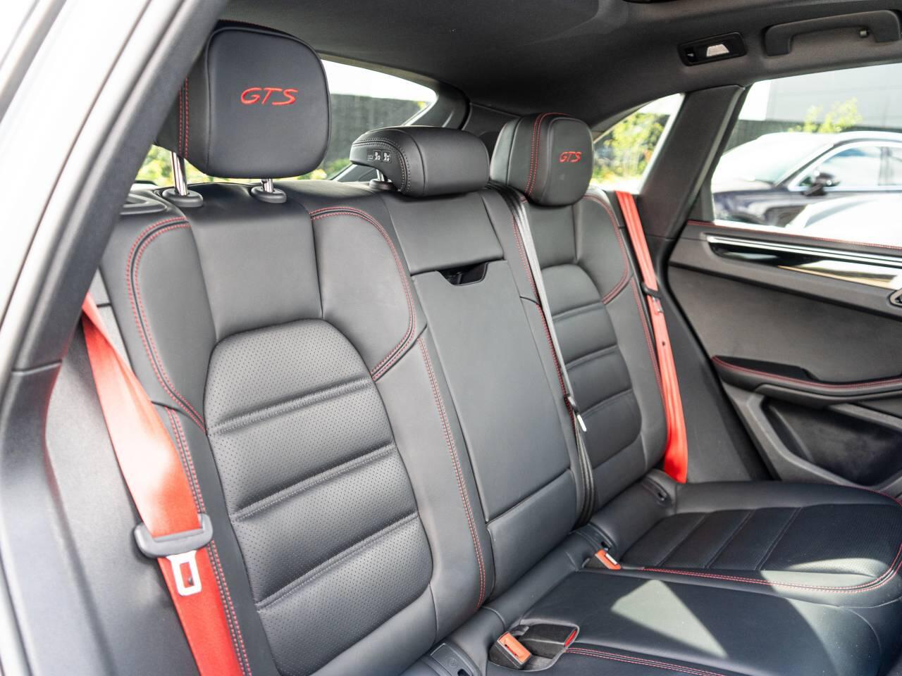 Porsche Macan view 36