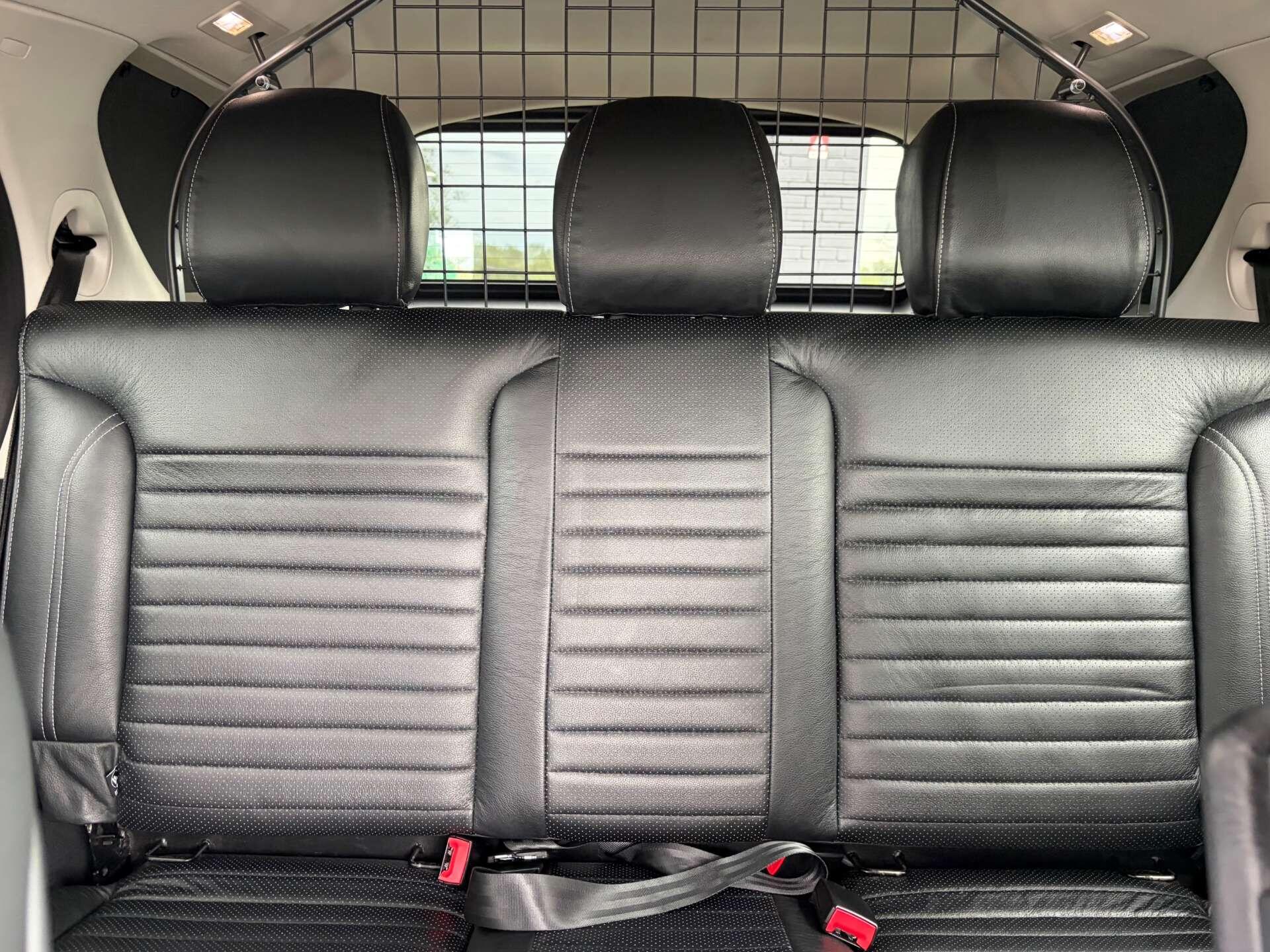 Land Rover Discovery 3 view 32