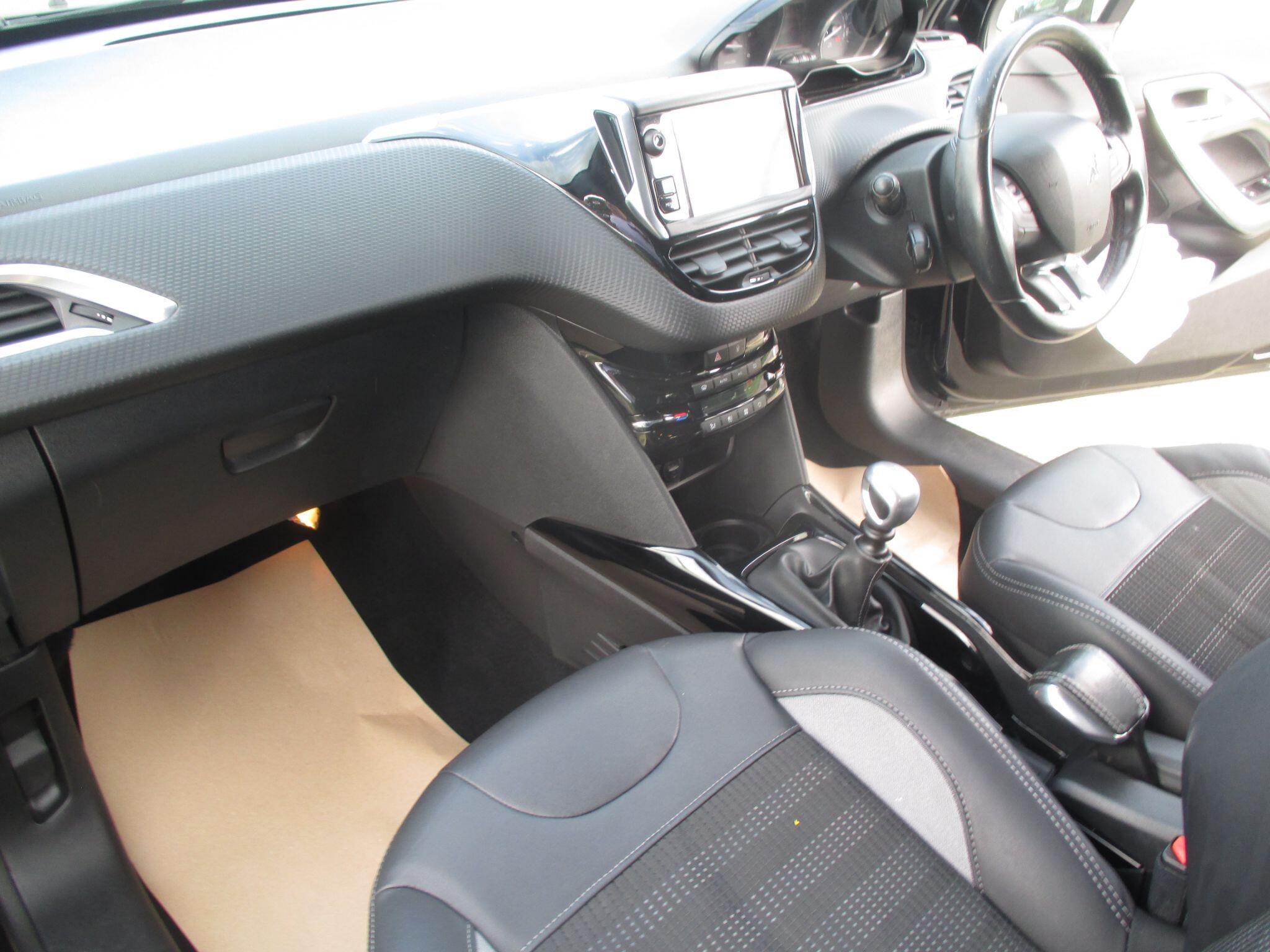 Peugeot 2008 view 32