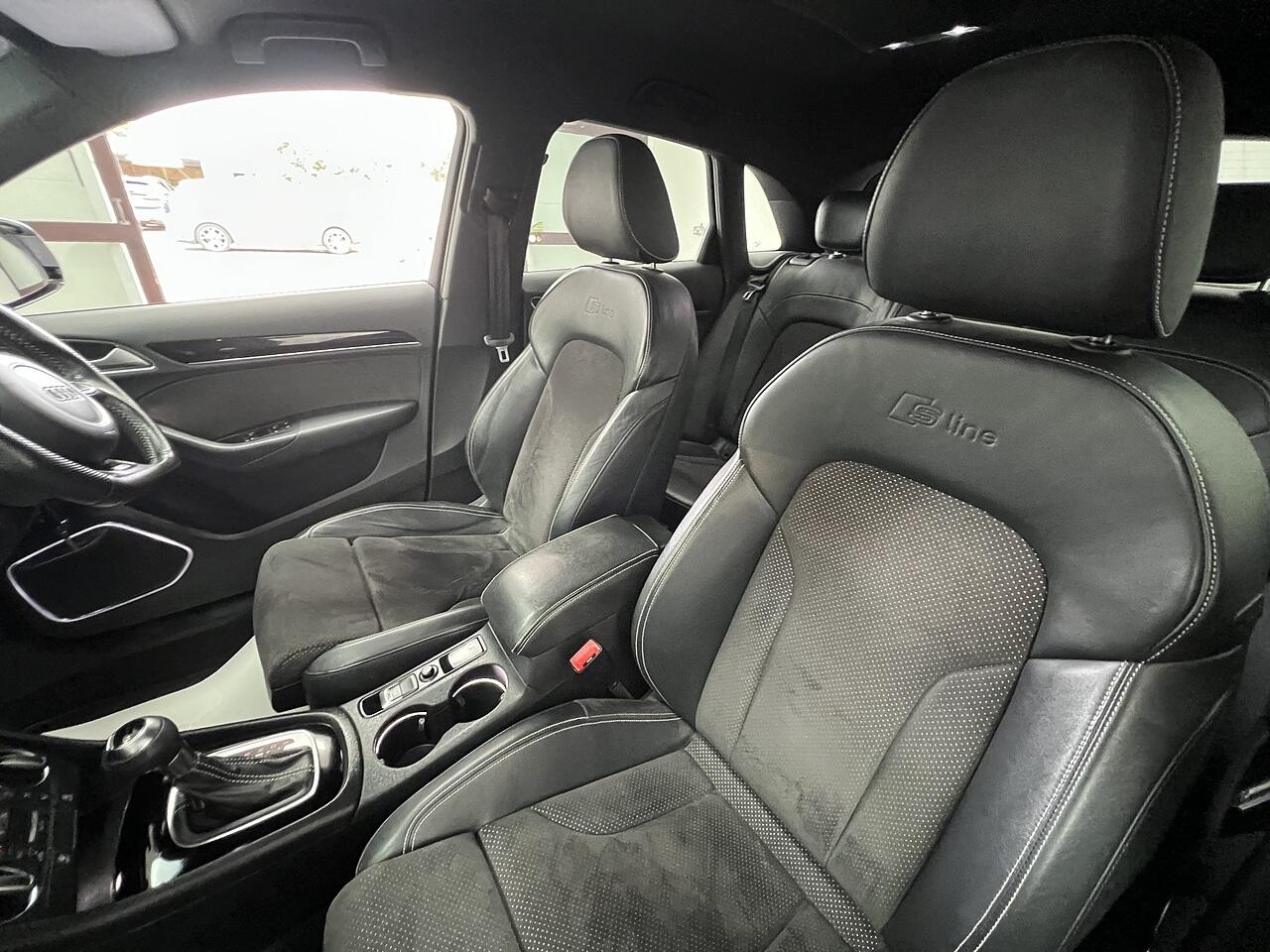 Audi Q3 view 18