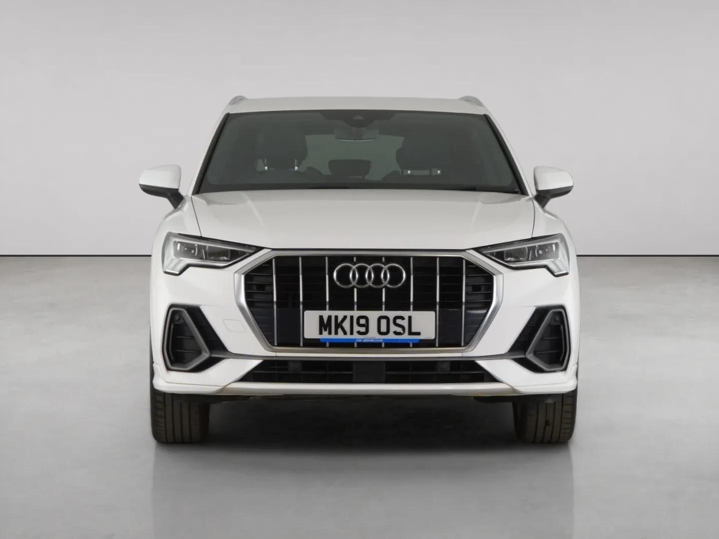 Audi Q3 view 4