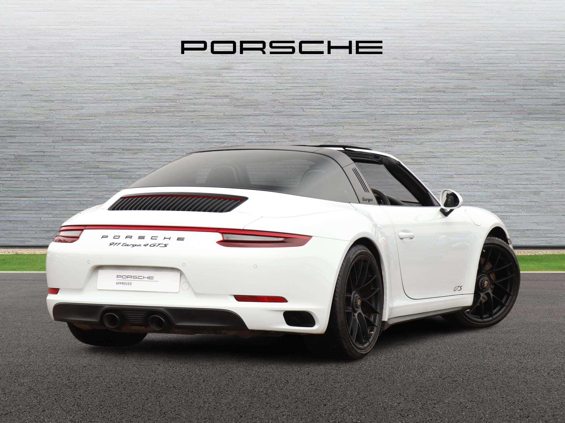Porsche 911 view 3
