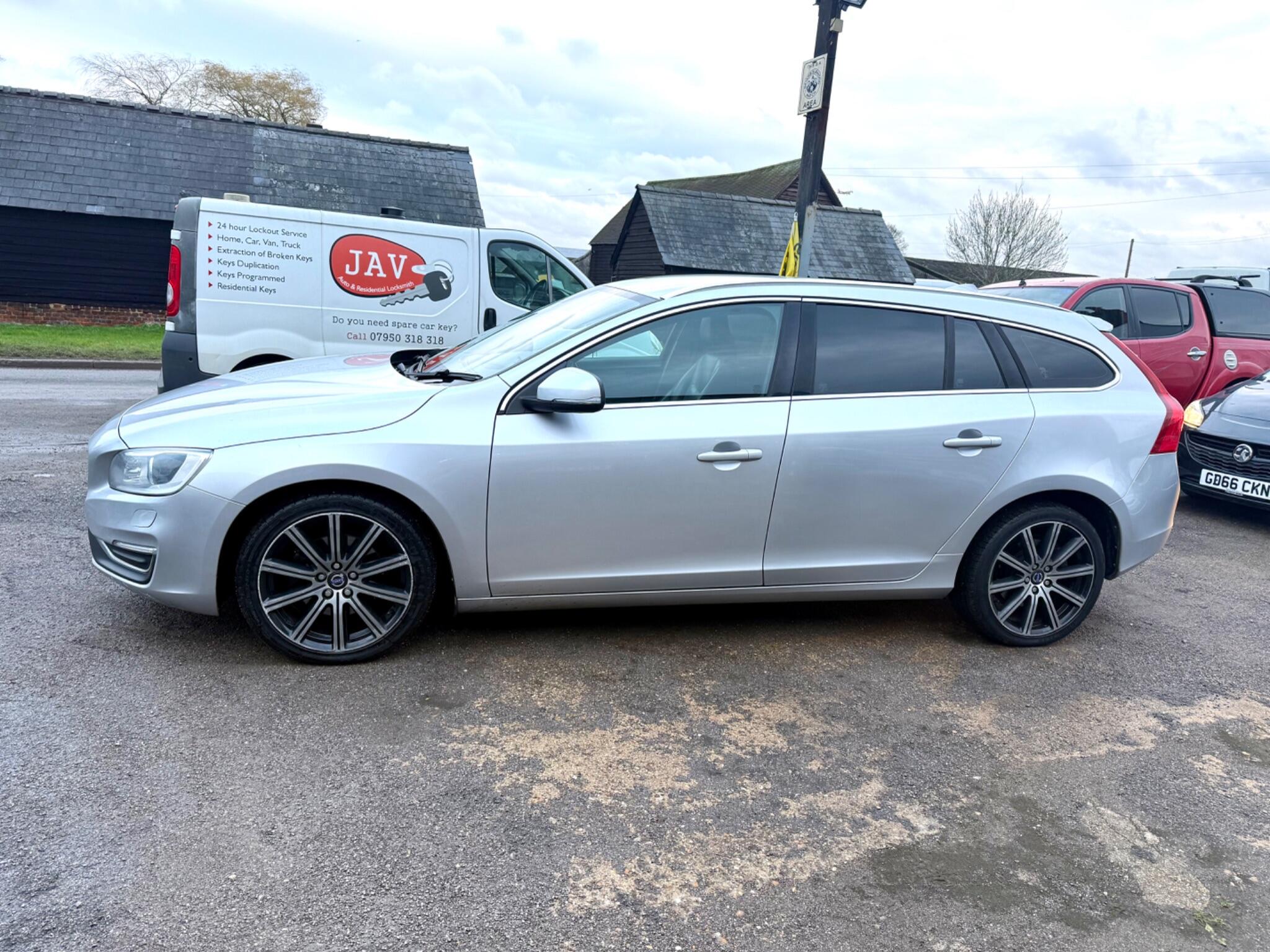 2014 Volvo V60 2.0 D3 SE Lux Nav Geartronic Euro 5 (s/s) 5dr • 81,071 miles image 8