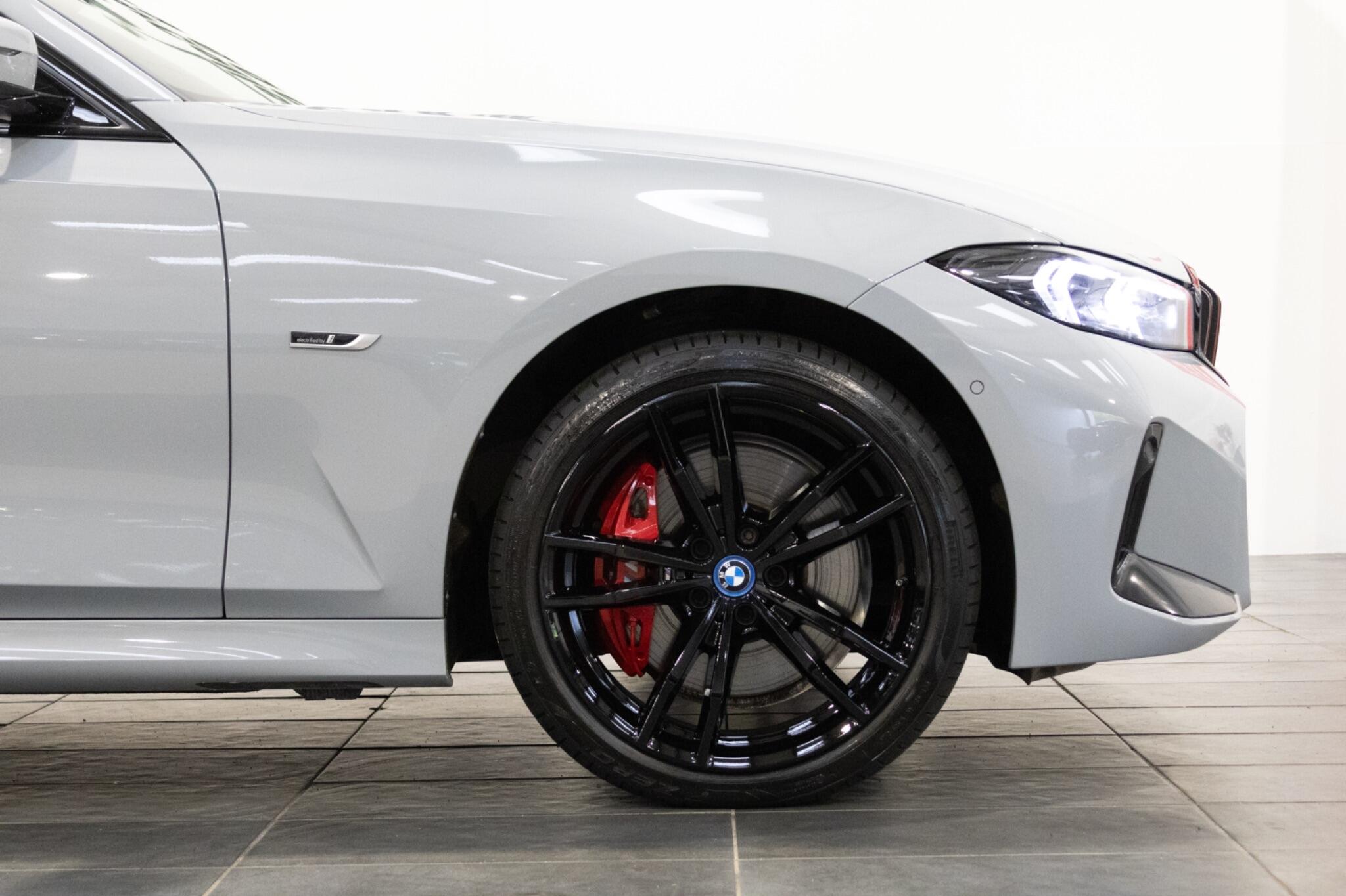BMW 3 Series view 11