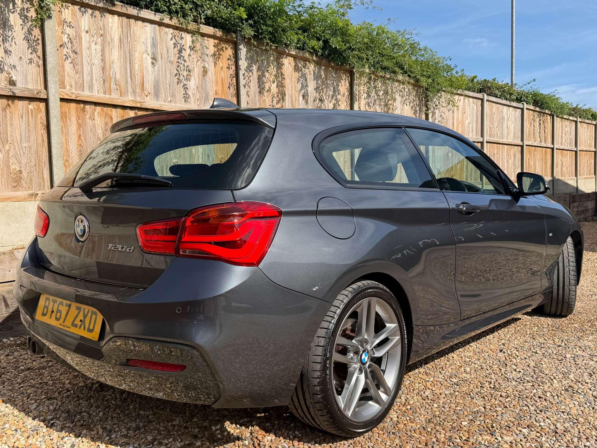 BMW 1 Series view 13