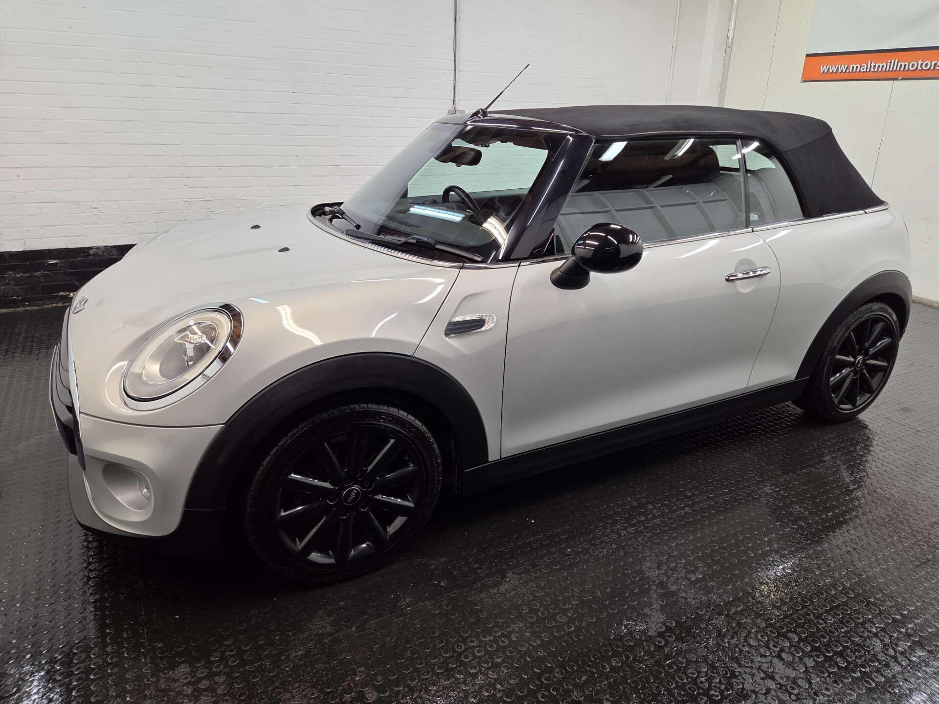 Mini Convertible view 41
