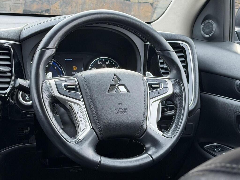 Mitsubishi Outlander view 24