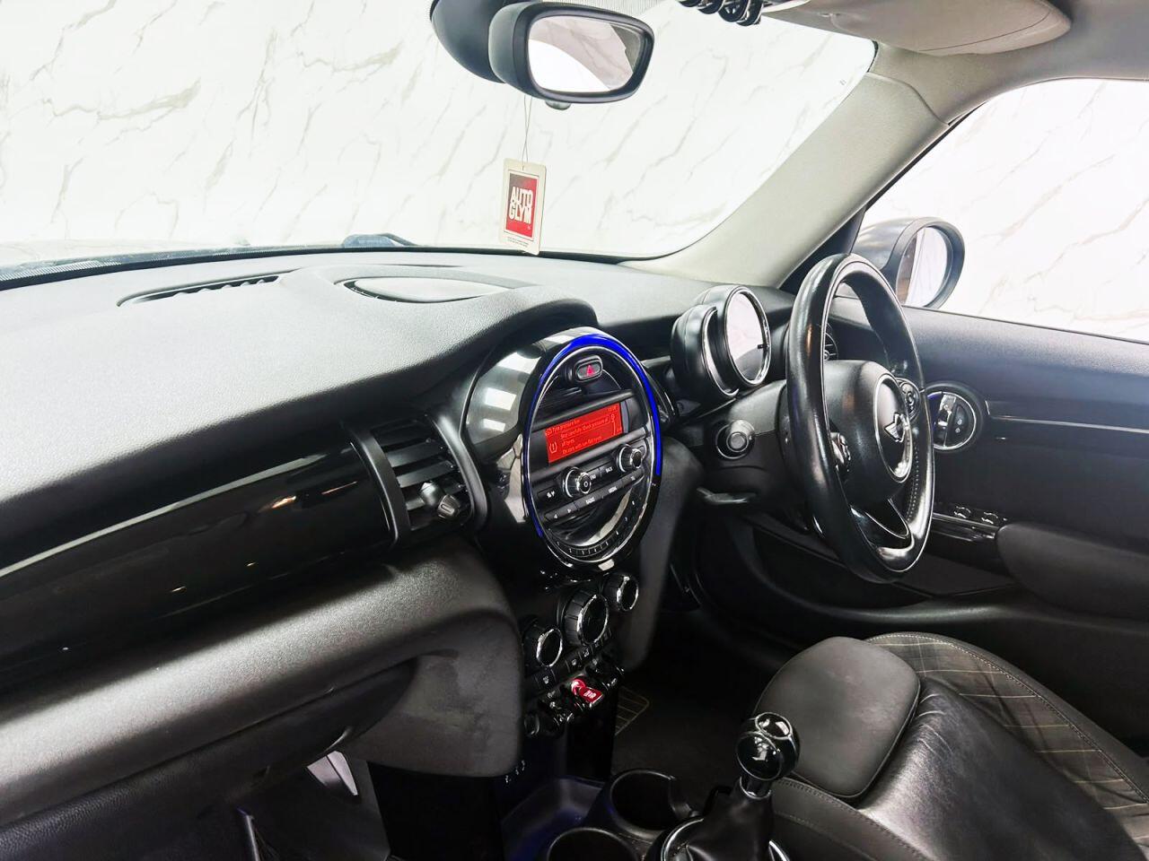 Mini Hatch view 15