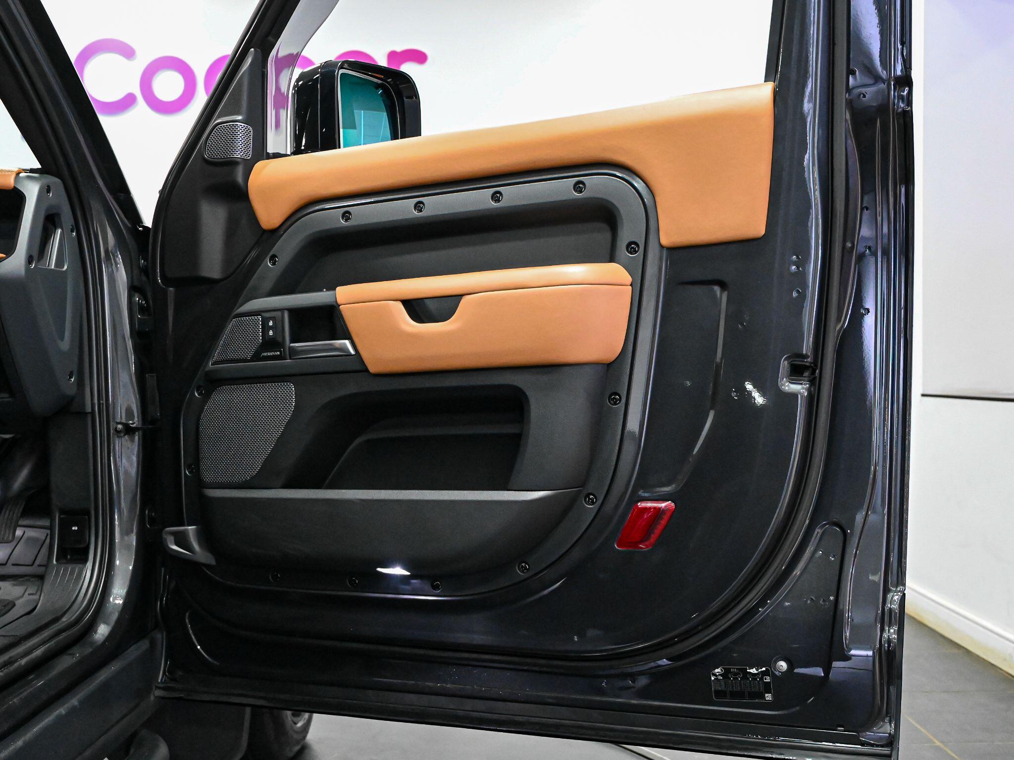Land Rover Defender view 15