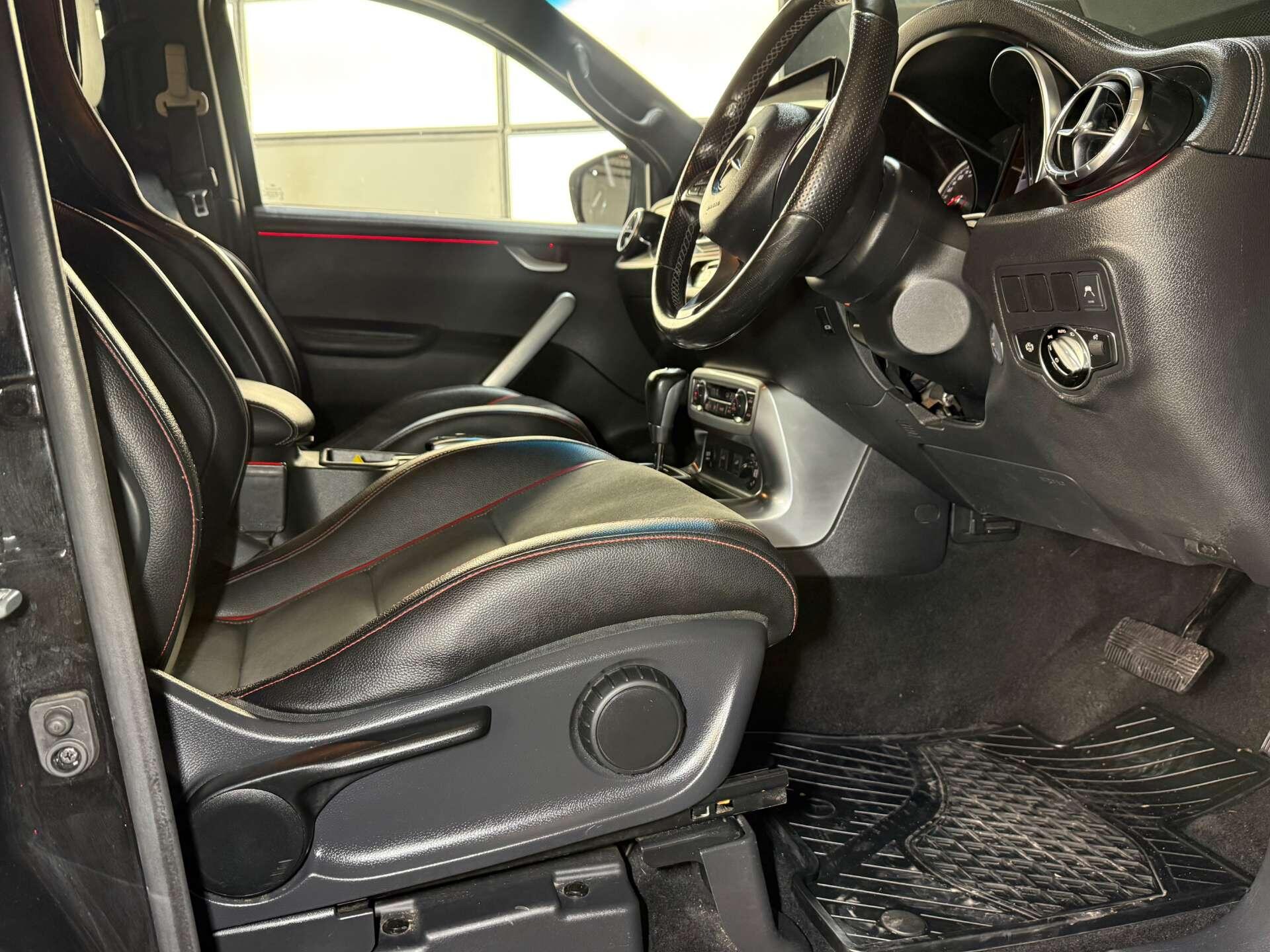 Mercedes-Benz X Class view 28