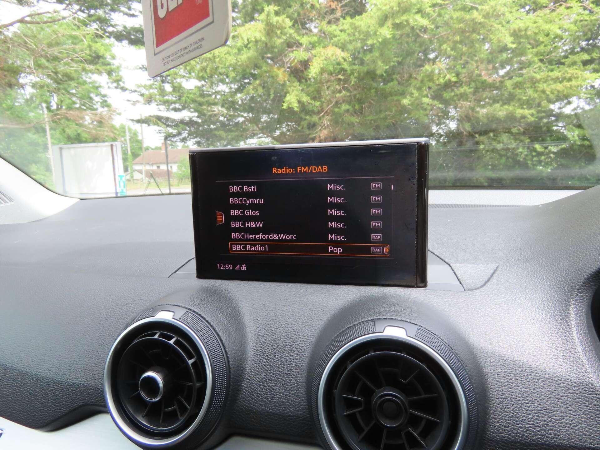 Audi Q2 view 10