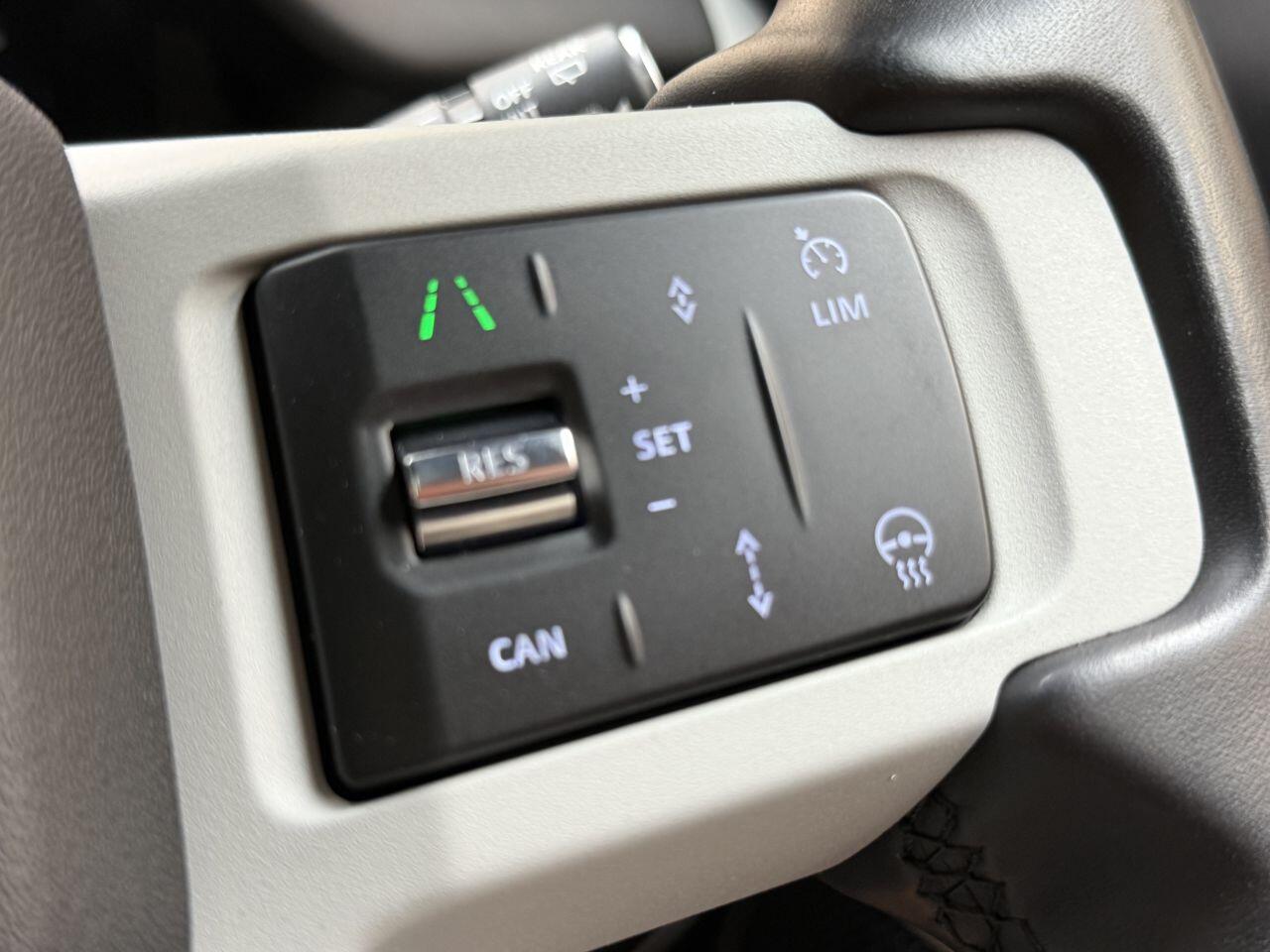 Land Rover Defender 110 view 36