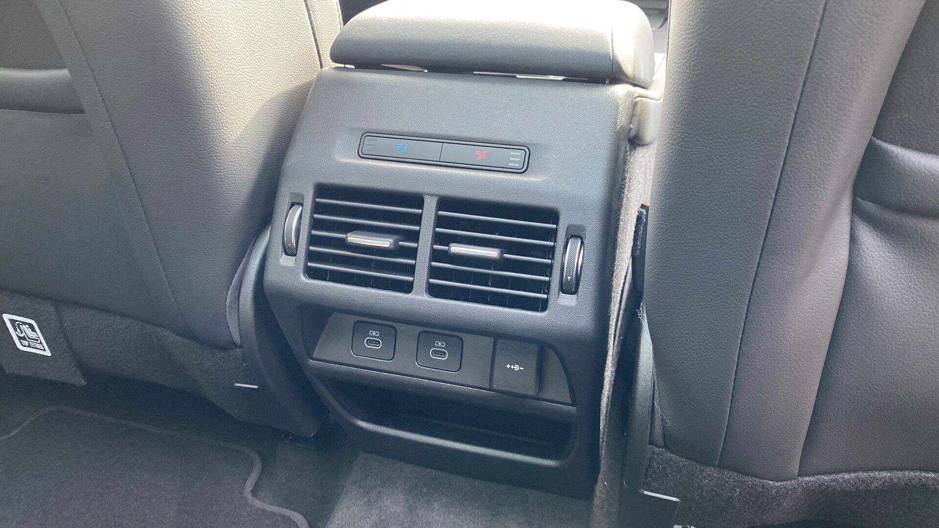 Land Rover Discovery Sport view 19