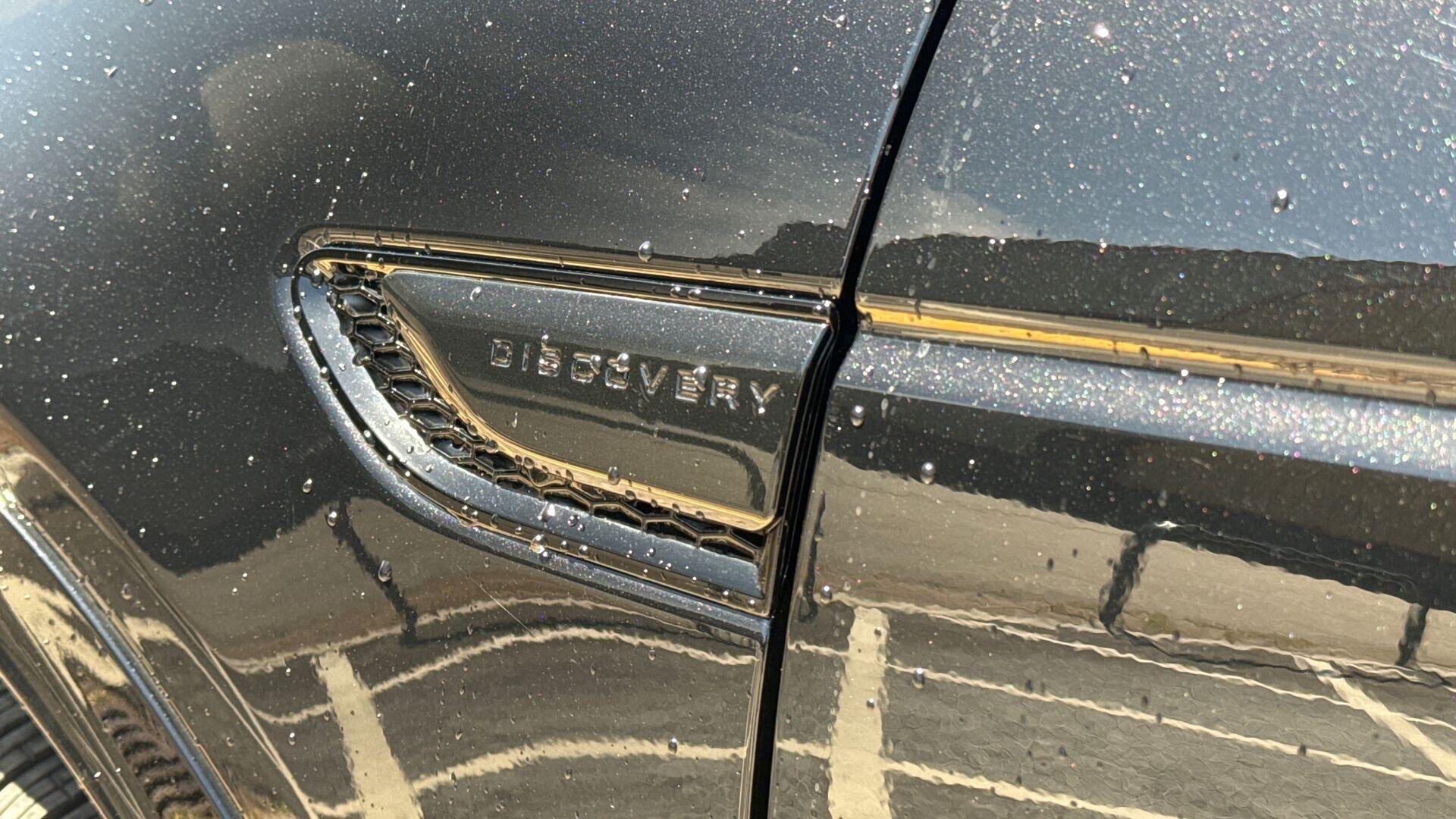 Land Rover Discovery Sport view 21