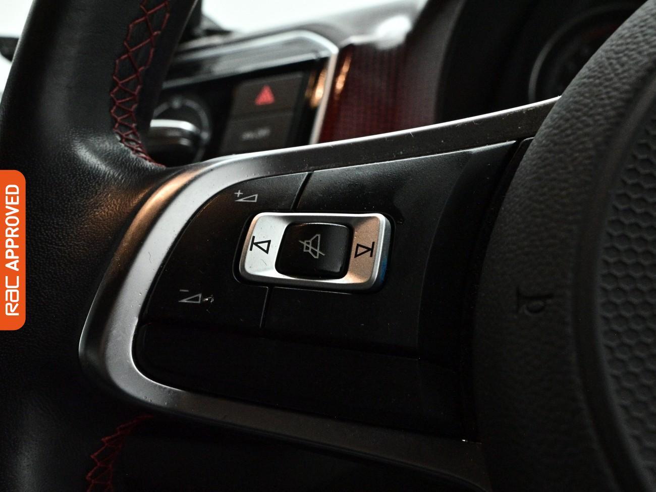 Volkswagen Up! view 19