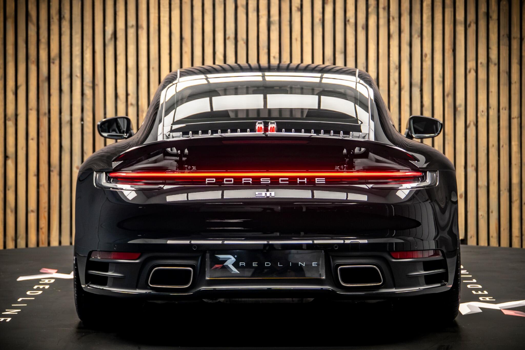 Porsche 911 view 6
