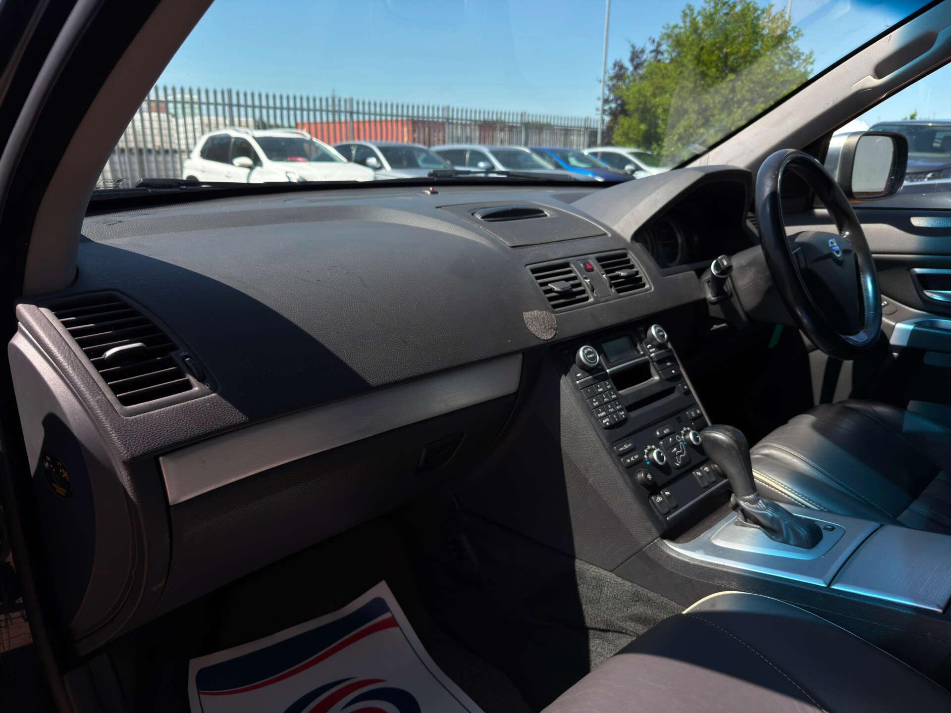 Volvo XC90 view 42