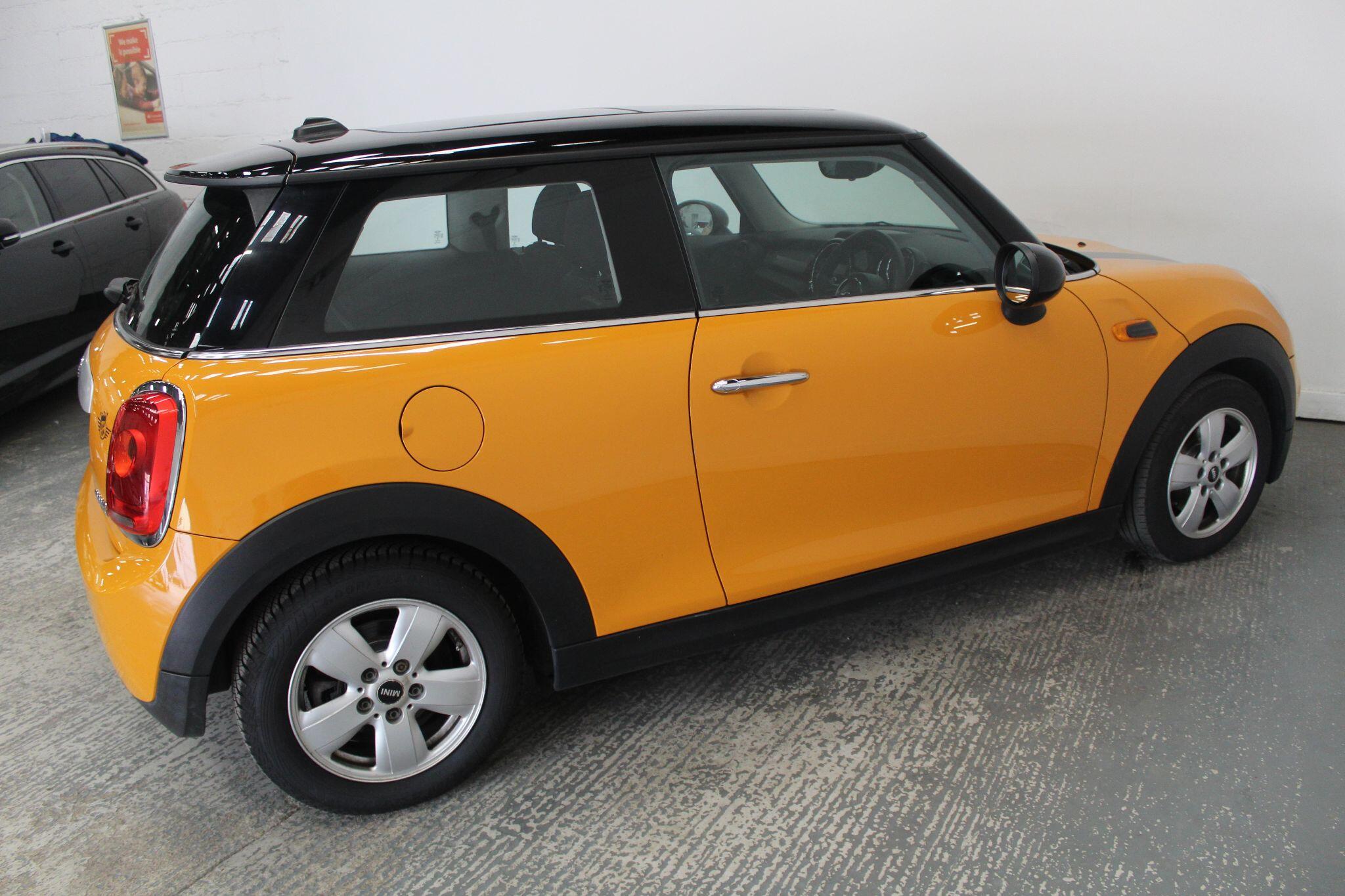 Mini Hatch view 11