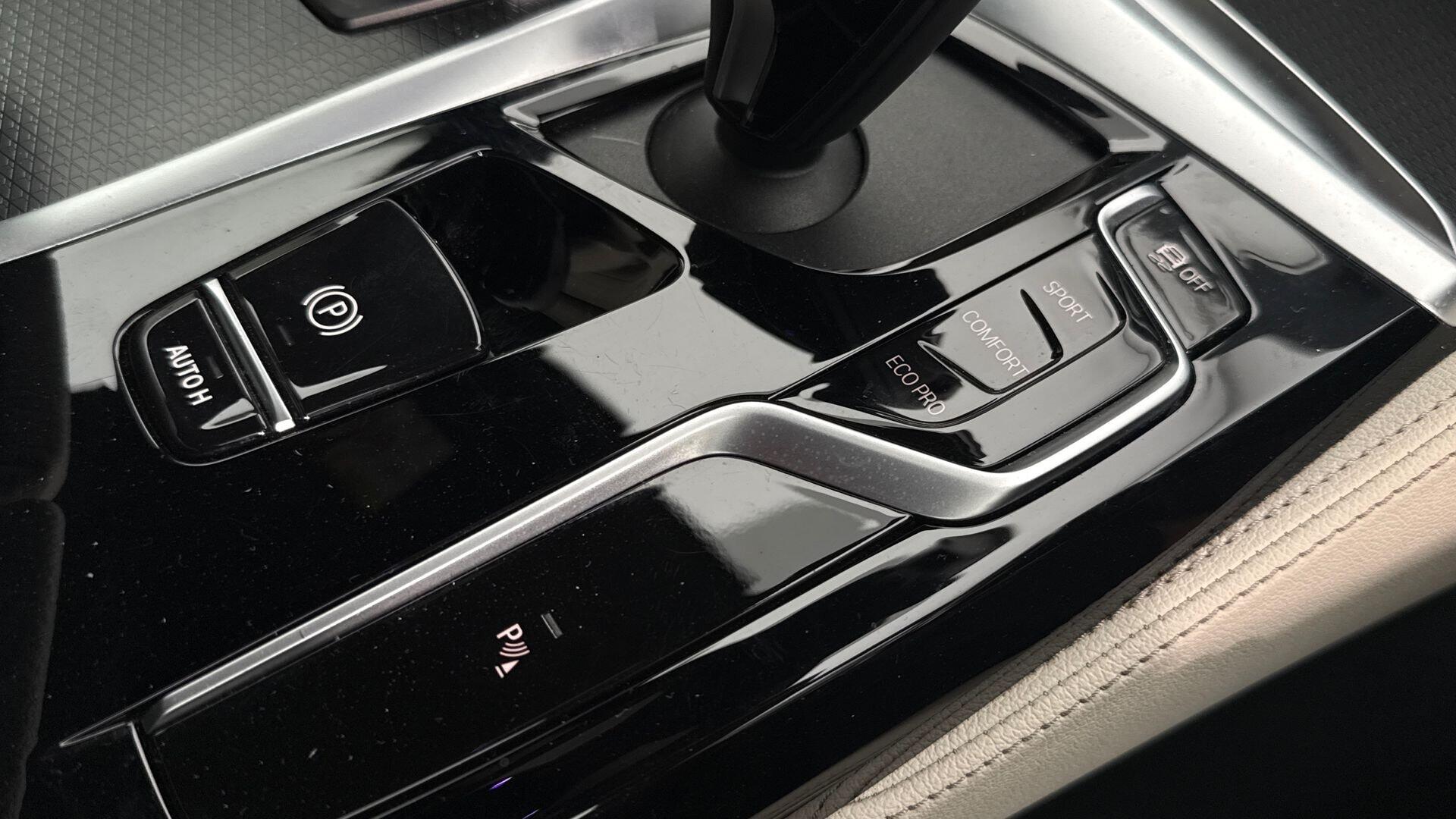 BMW 5 Series view 20