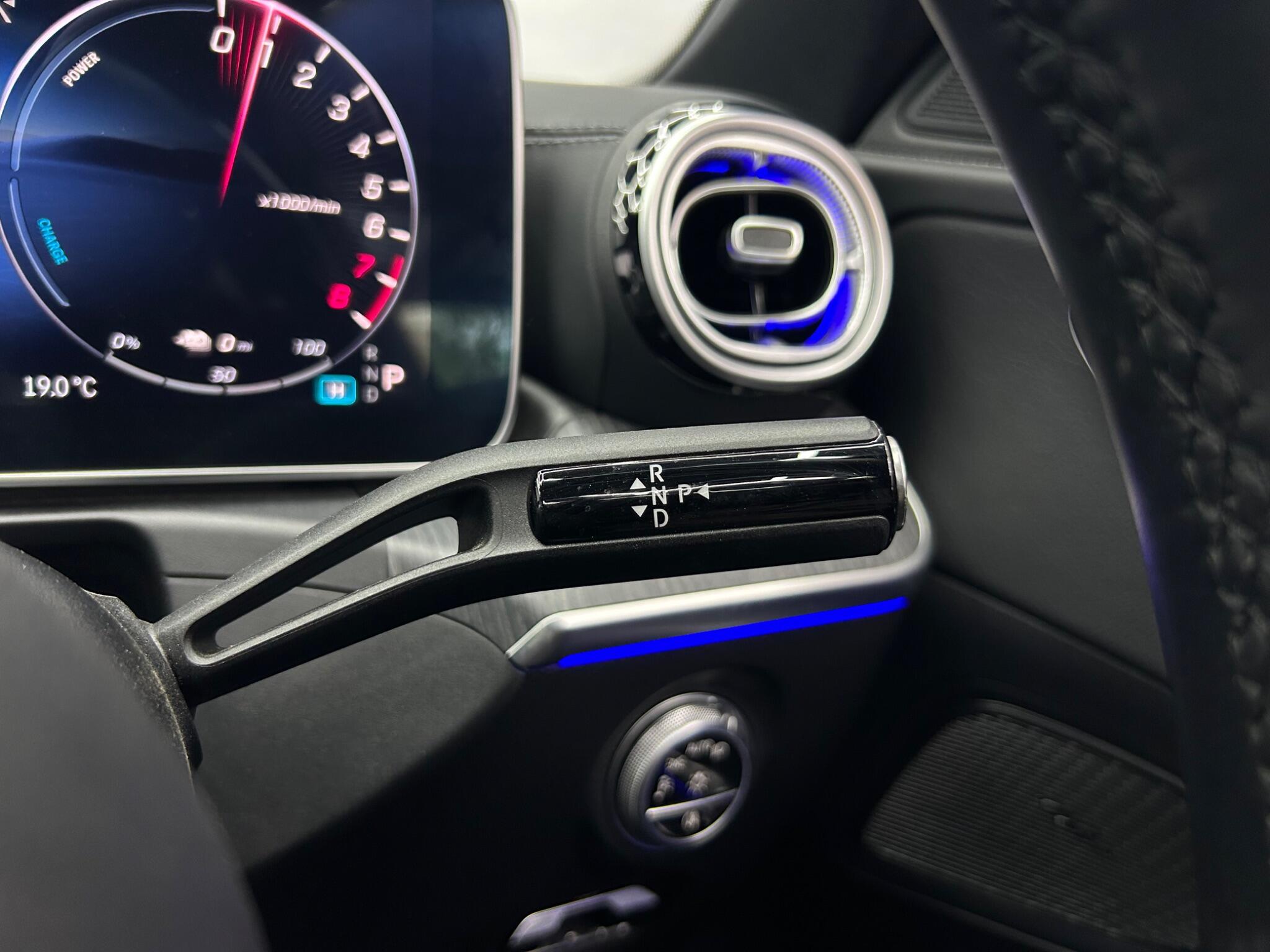Mercedes-Benz C-Class view 23