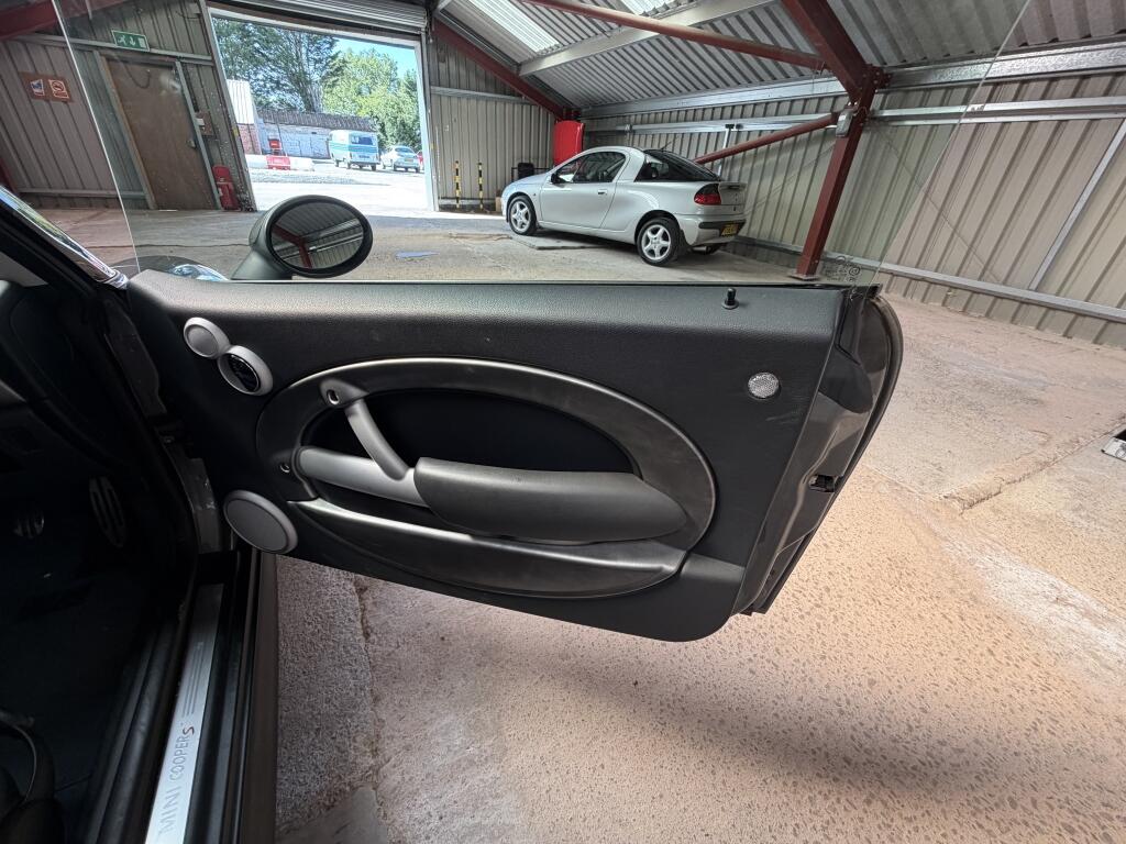 Mini Hatch view 26