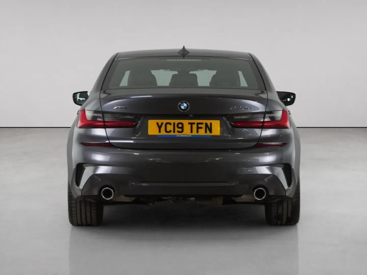 BMW 3 Series view 7