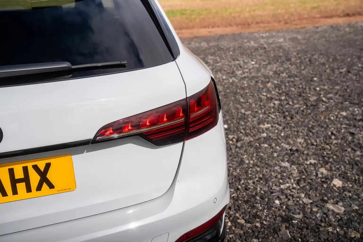 Audi RS4 Avant view 12