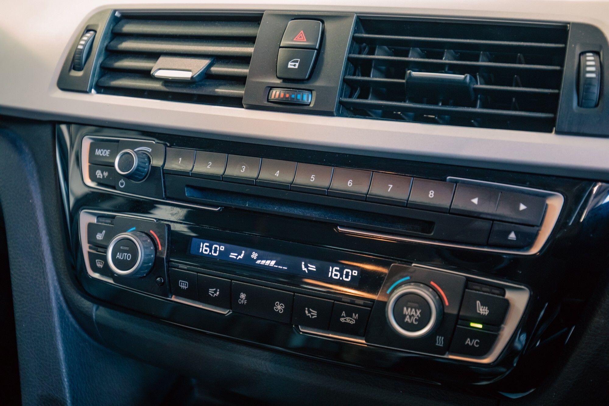 BMW 3 Series view 17