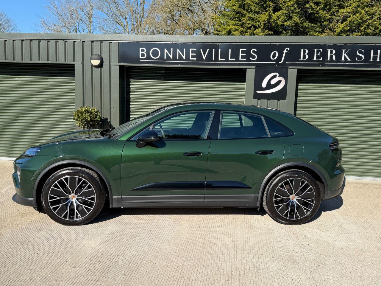 Porsche Macan view 16