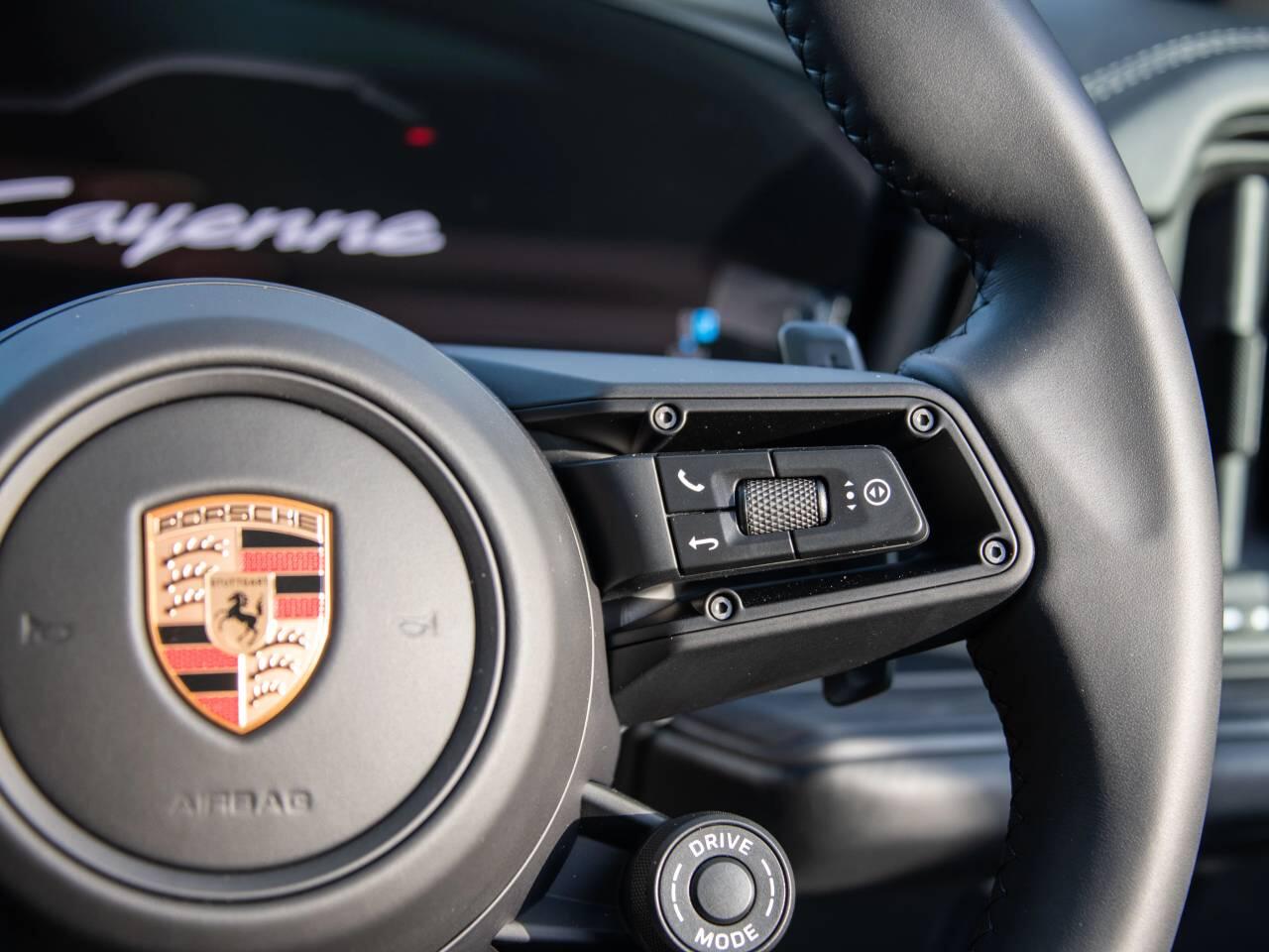 Porsche Cayenne view 35