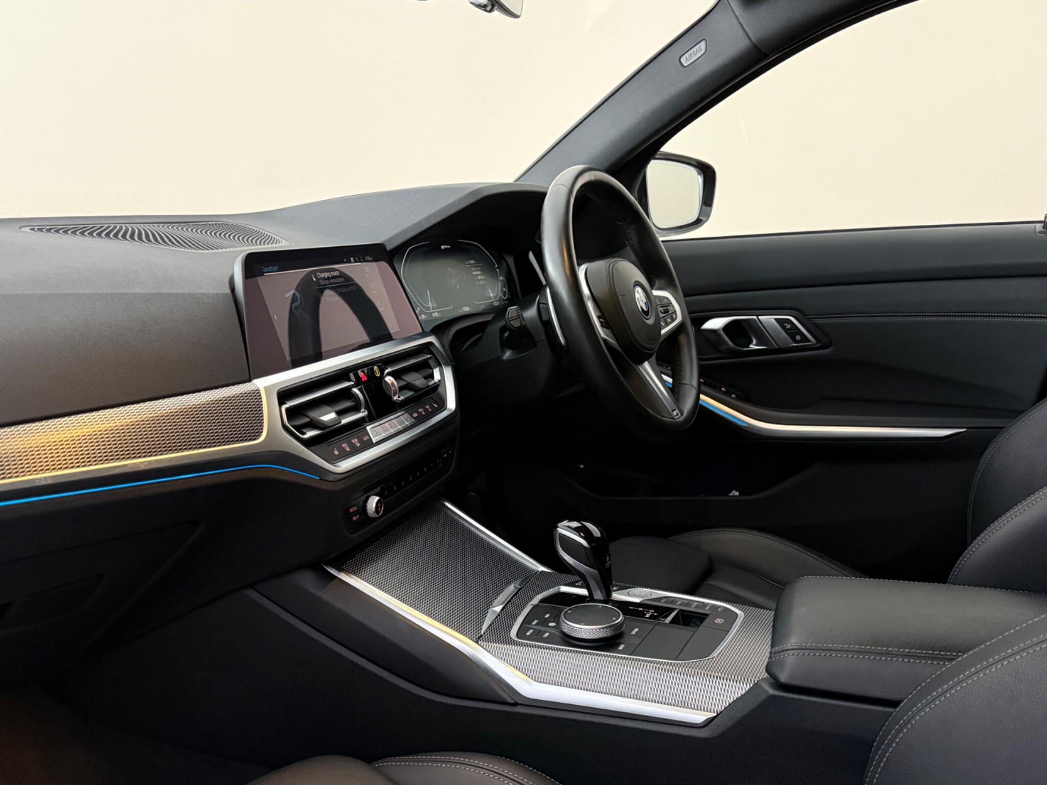 BMW 3 Series view 12