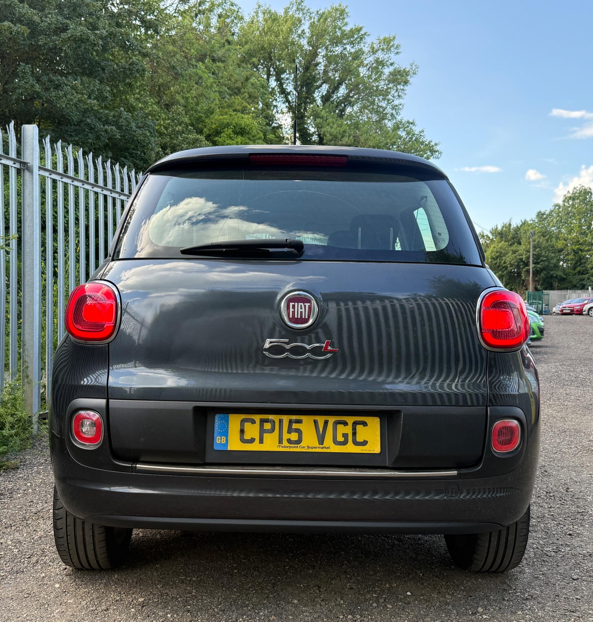 2015 Fiat 500L image 10