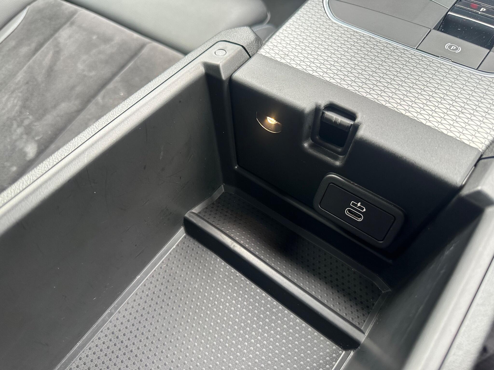 BMW 3 Series view 36
