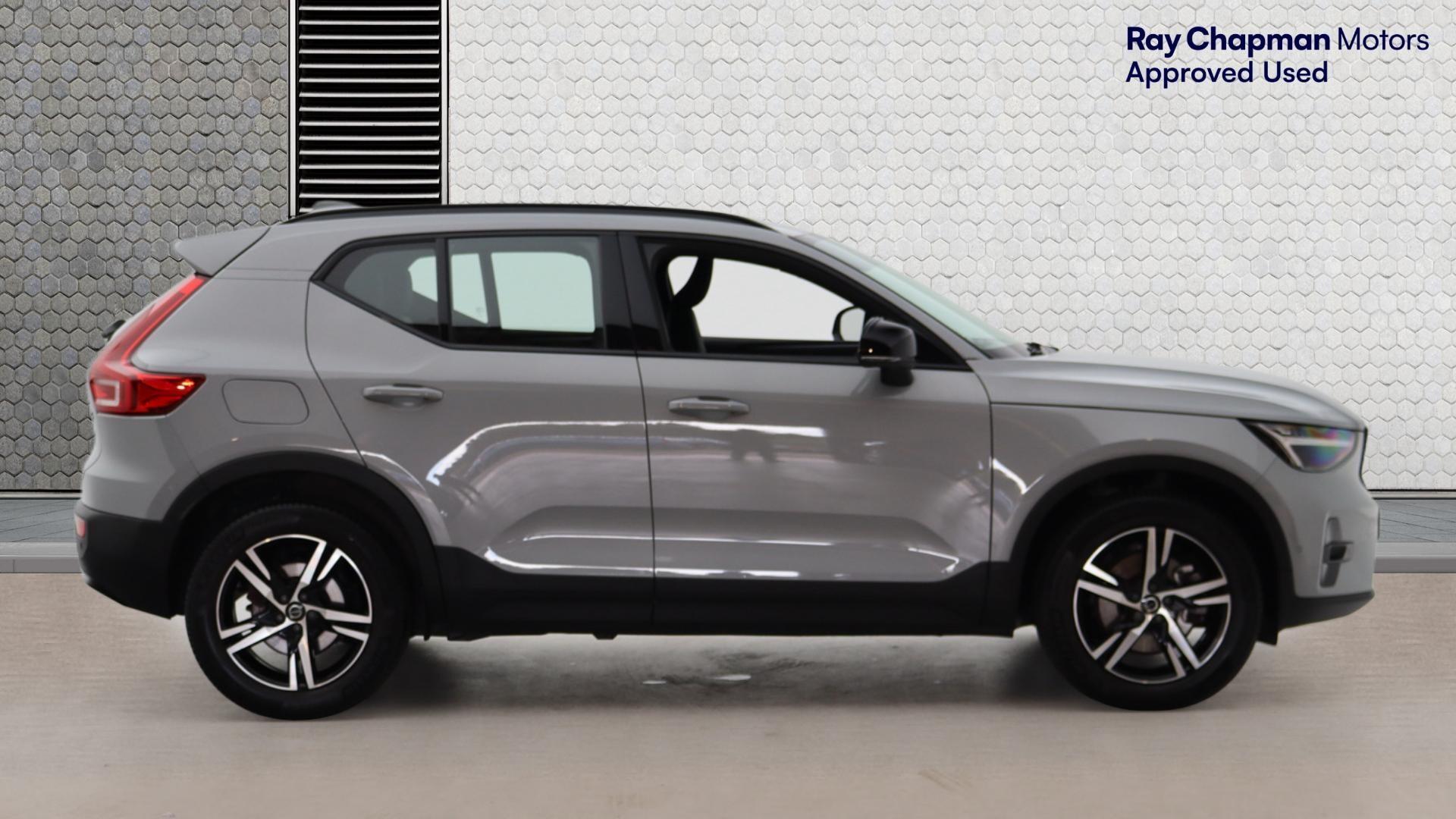 Volvo XC40 view 3