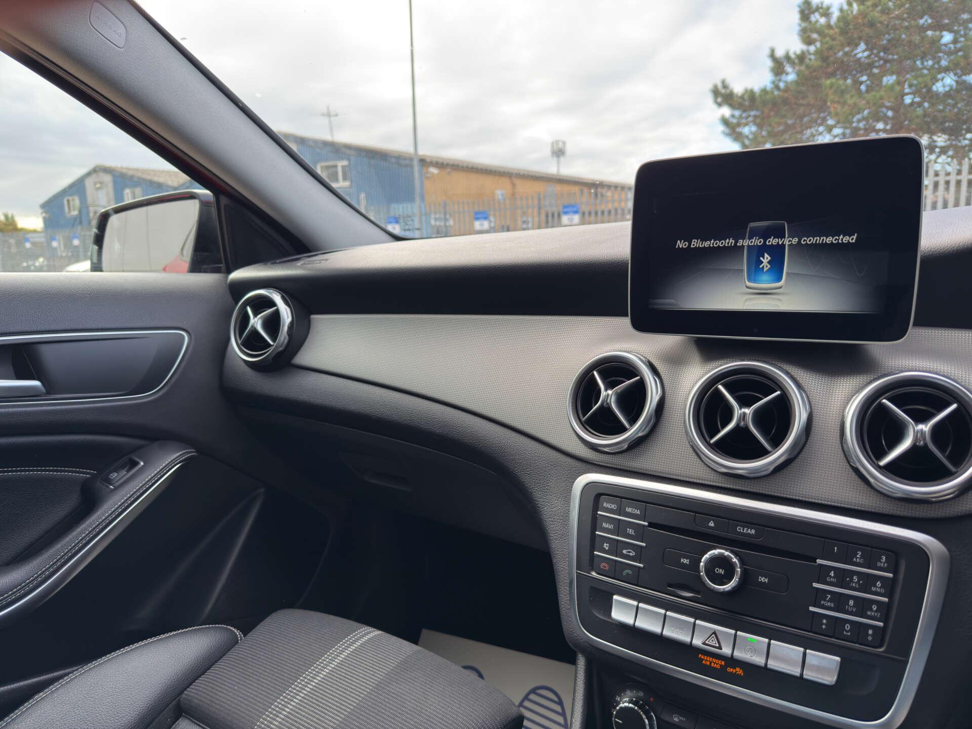 Mercedes-Benz GLA view 50