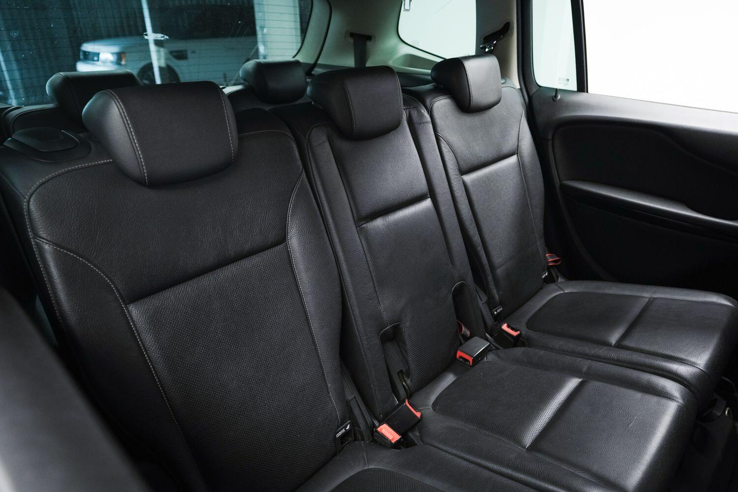 Vauxhall Zafira Tourer view 11