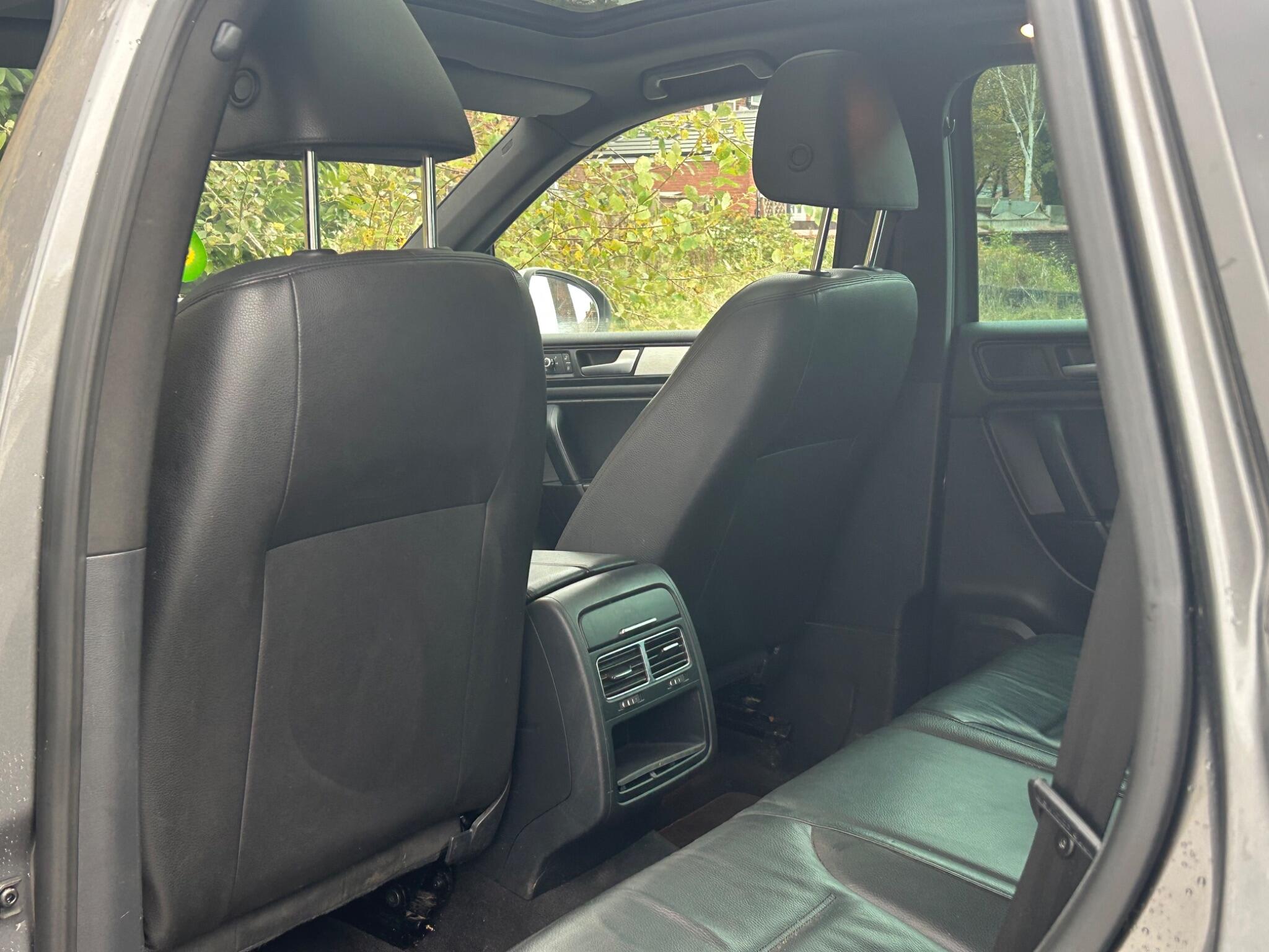 Volkswagen Touareg view 23