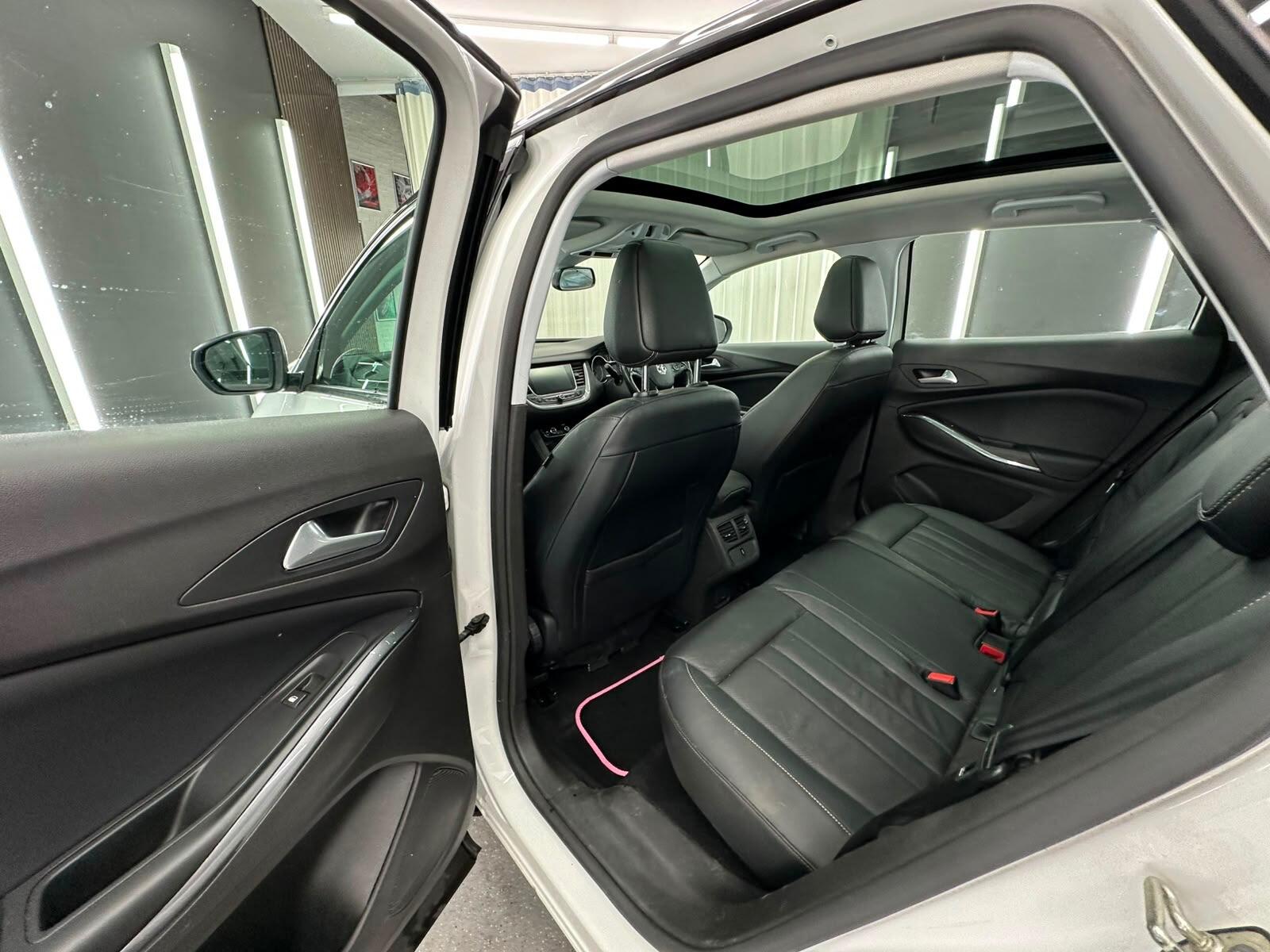 Vauxhall Grandland X view 32